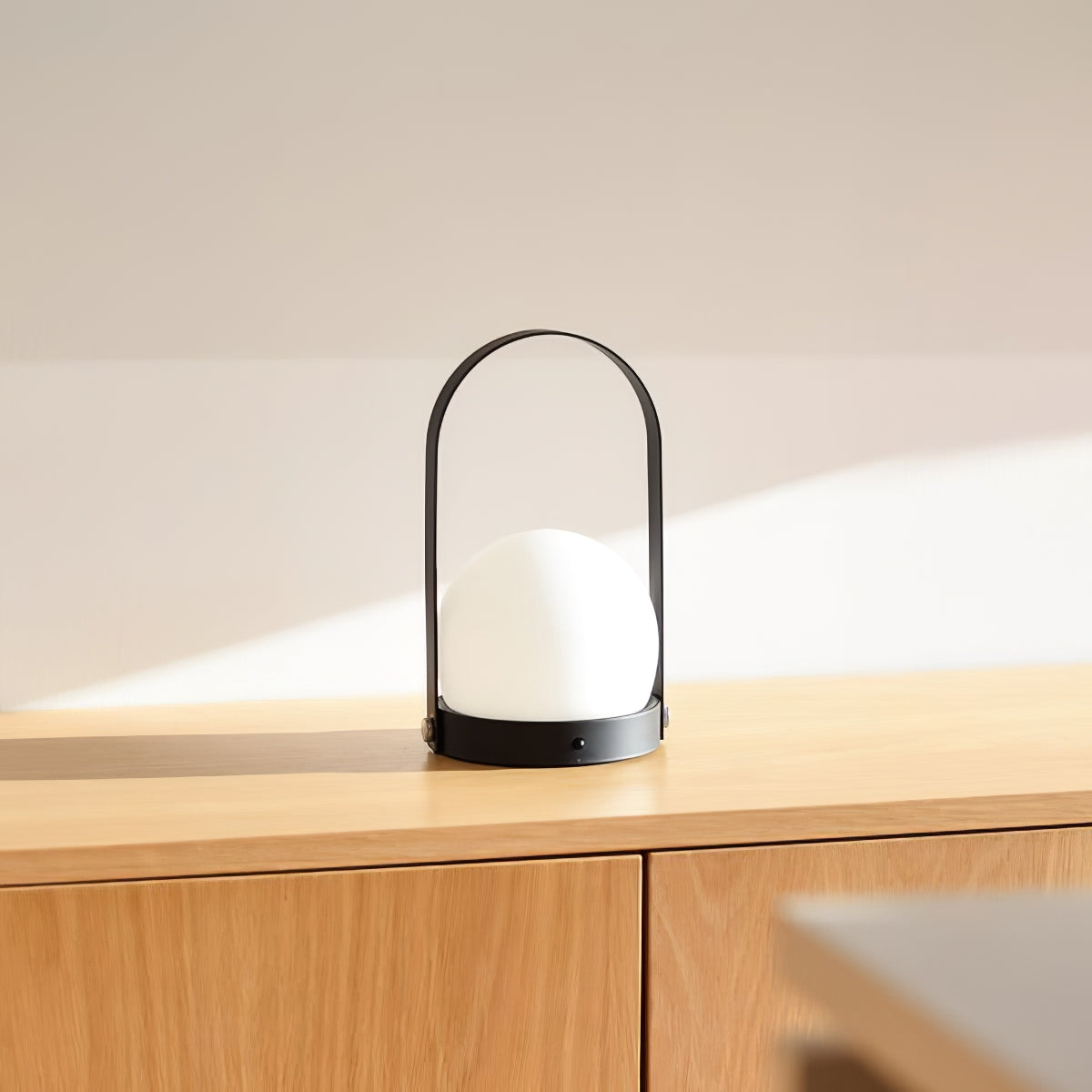 Lampe de table rechargeable sans fil Carrie – lumière chaude, nomade