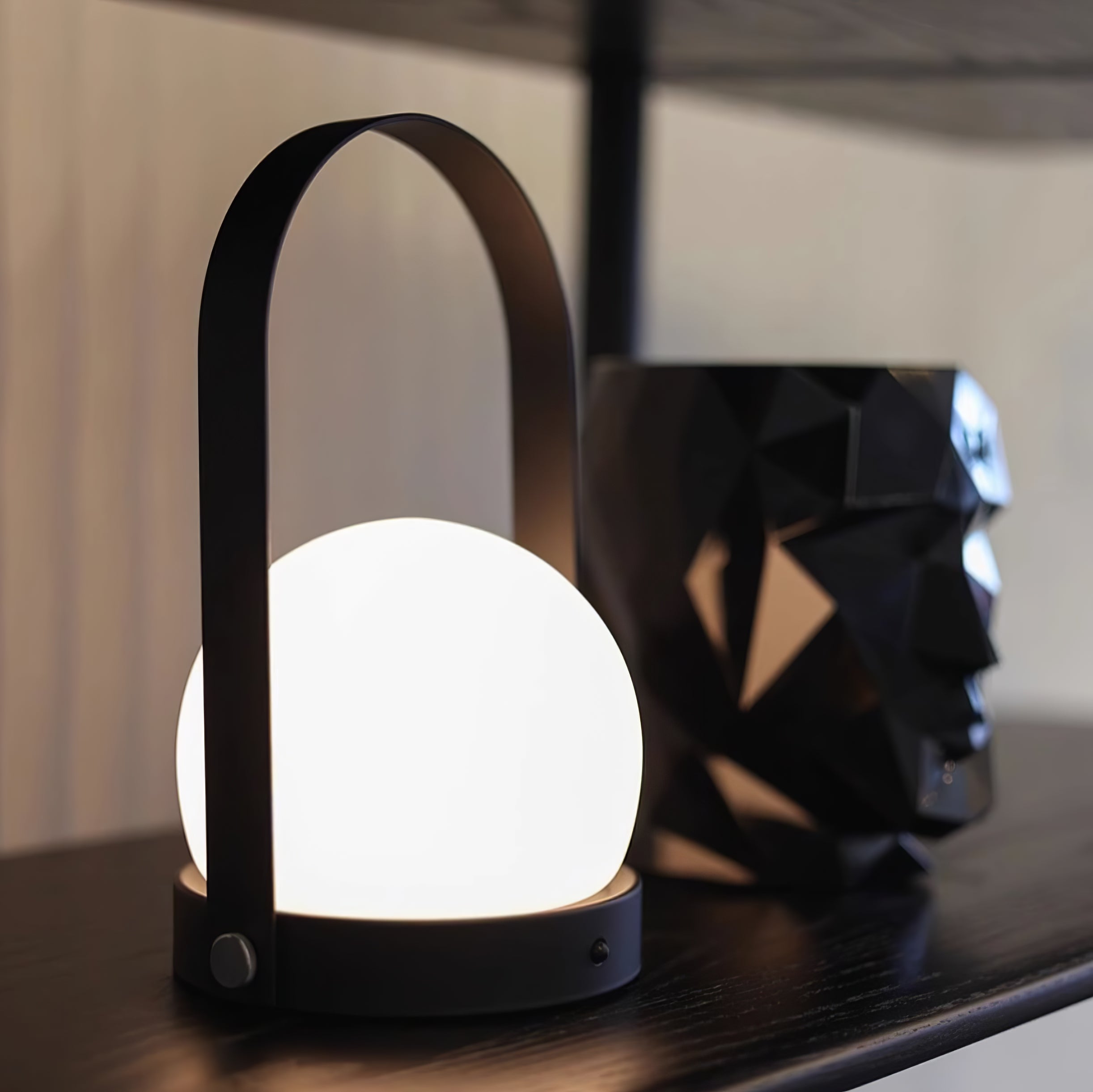 Lampe de table rechargeable sans fil Carrie – lumière chaude, nomade