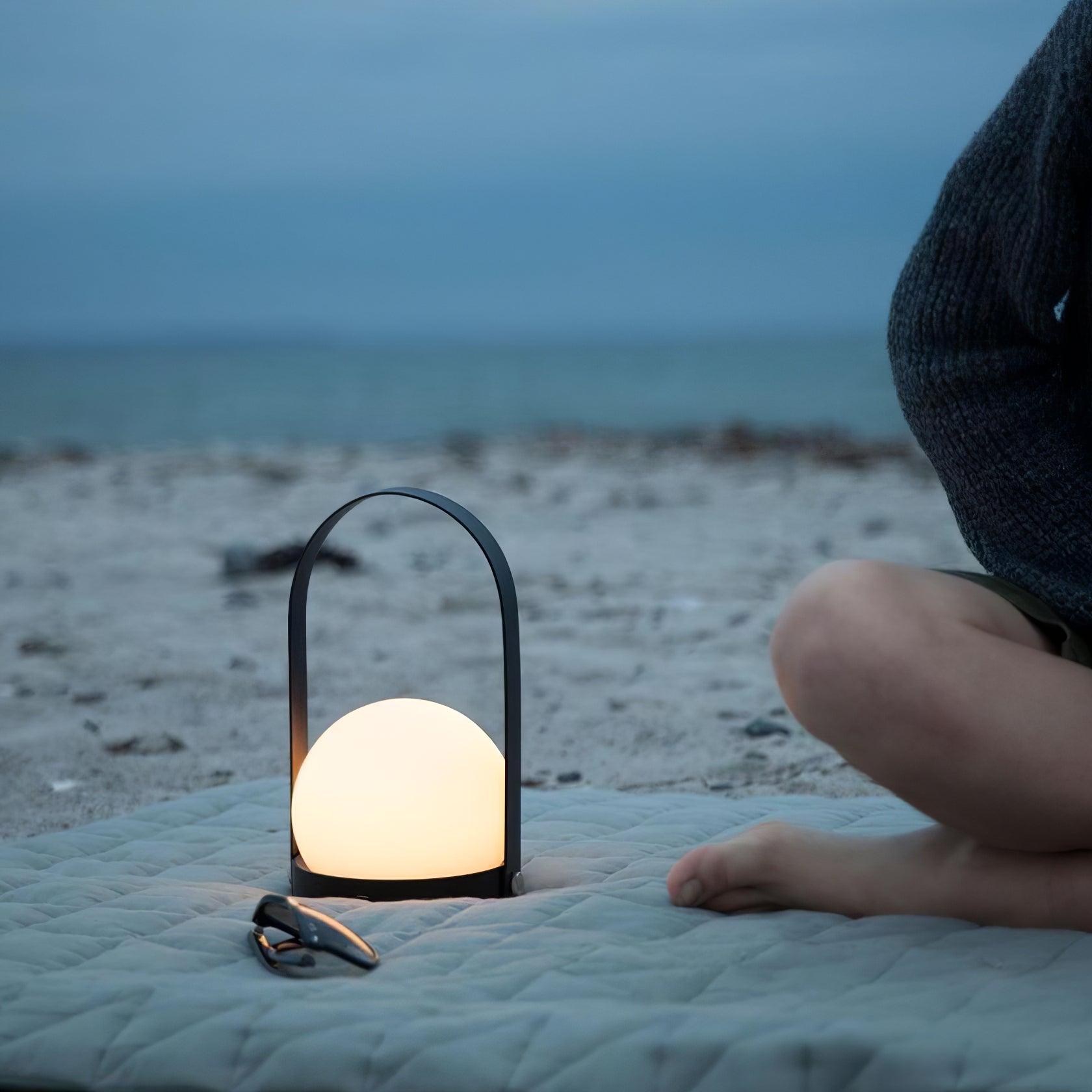 Lampe de table rechargeable sans fil Carrie – lumière chaude, nomade