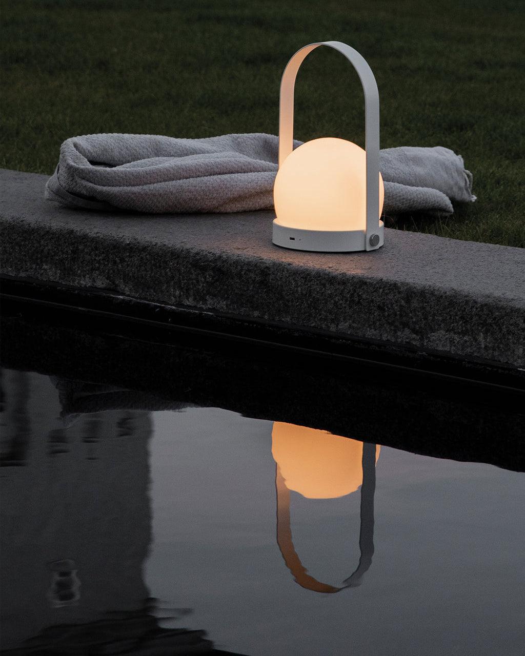 Lampe de table rechargeable sans fil Carrie – lumière chaude, nomade
