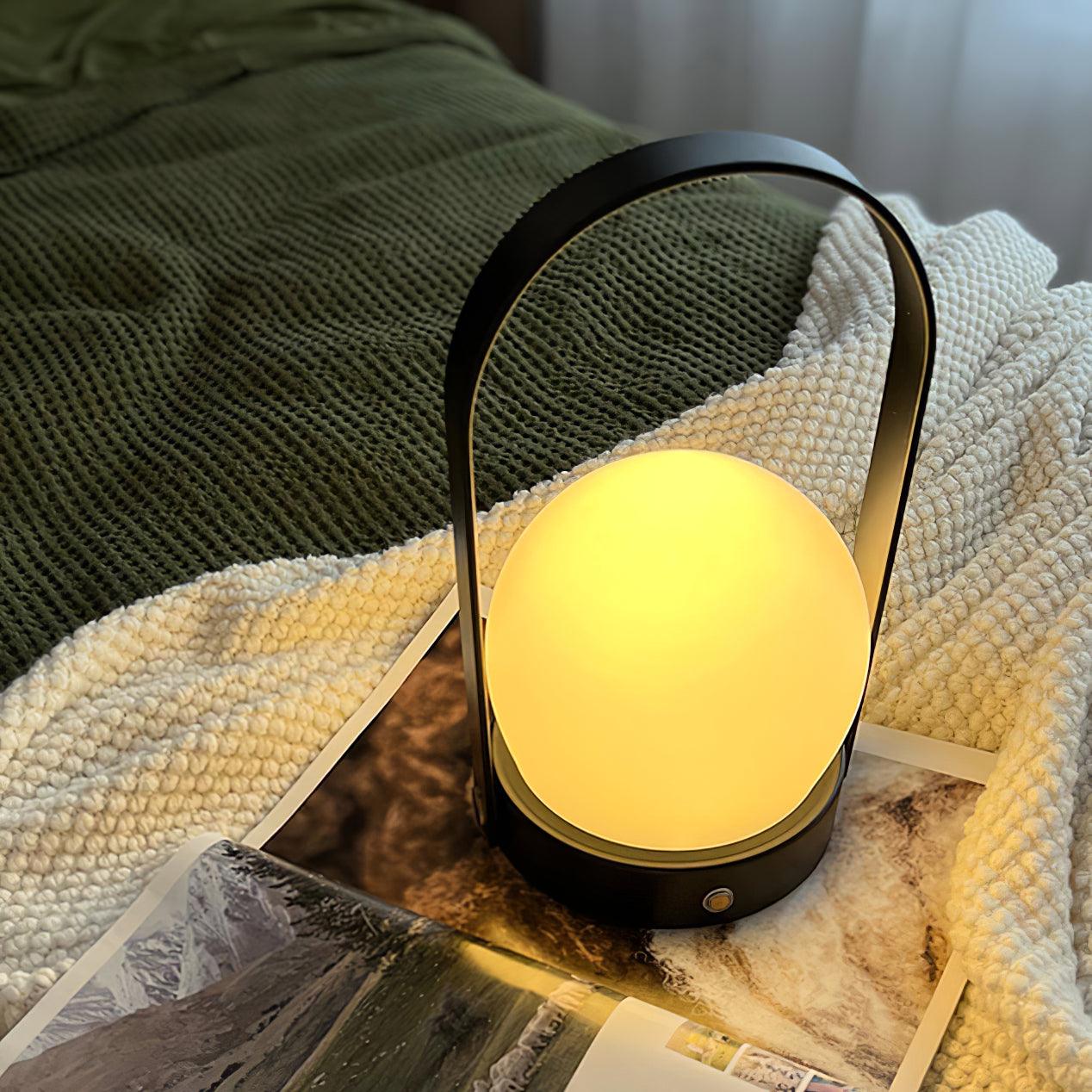 Lampe de table rechargeable sans fil Carrie – lumière chaude, nomade