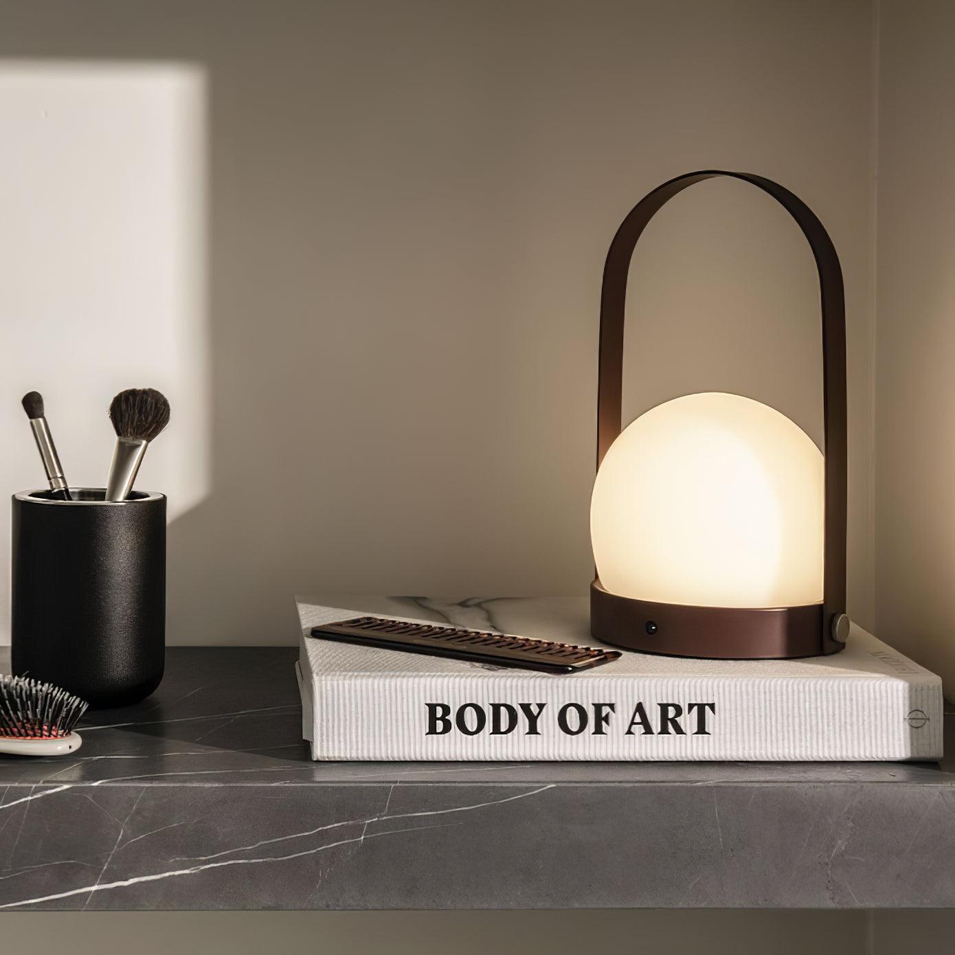 Lampe de table rechargeable sans fil Carrie – lumière chaude, nomade