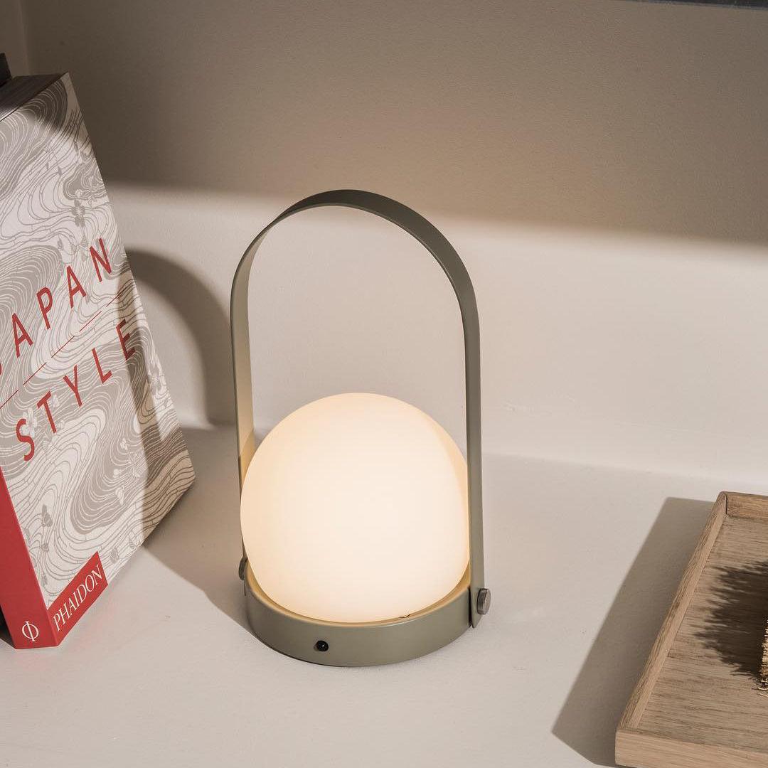Lampe de table rechargeable sans fil Carrie – lumière chaude, nomade