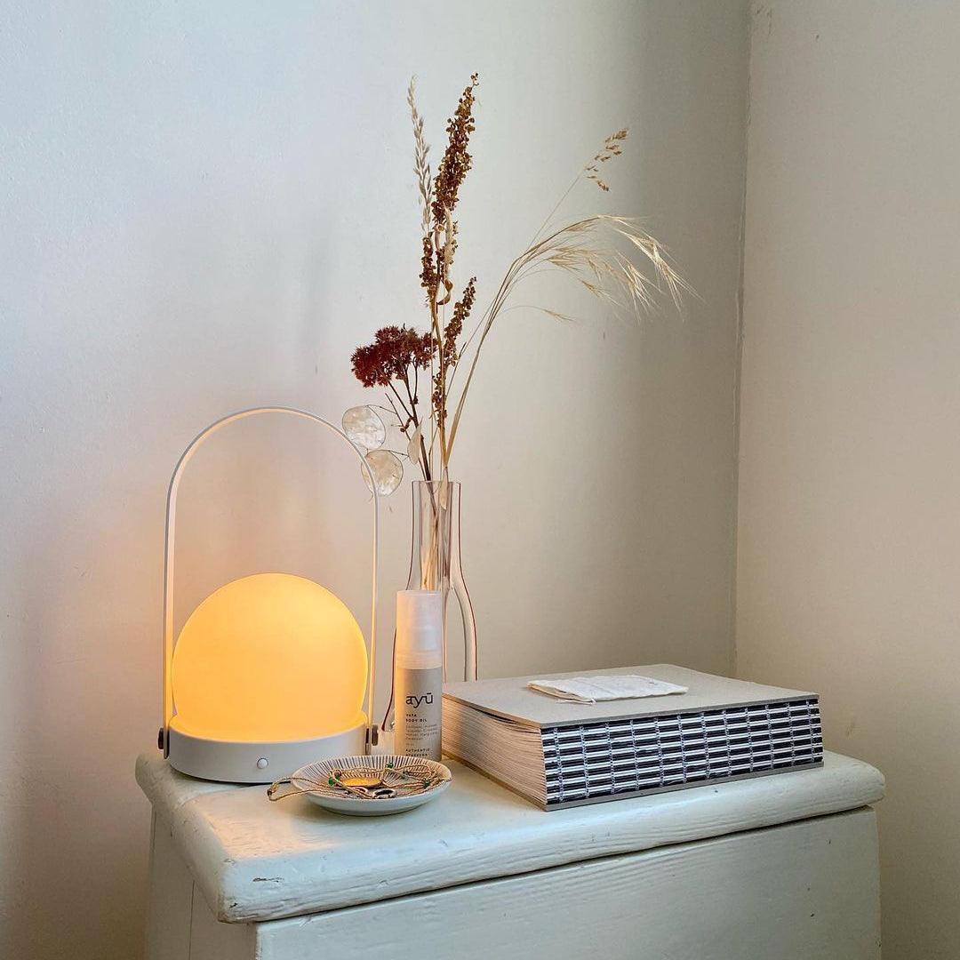 Lampe de table rechargeable sans fil Carrie – lumière chaude, nomade