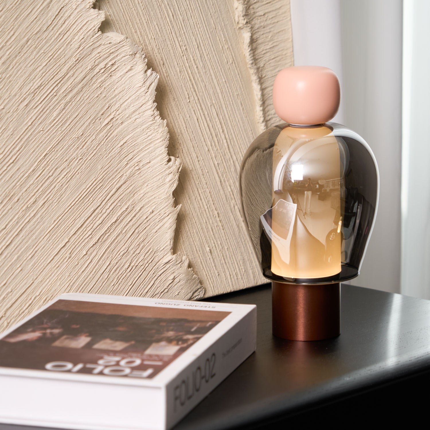 Lampe de table rechargeable en verre coloré Lumina Joy – design minimaliste
