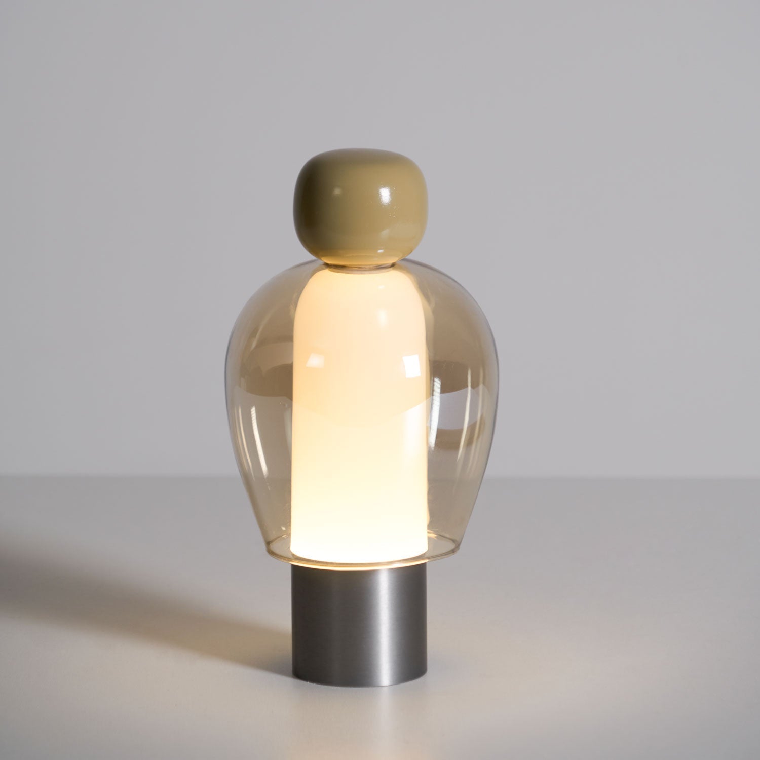 Lampe de table rechargeable en verre coloré Lumina Joy – design minimaliste