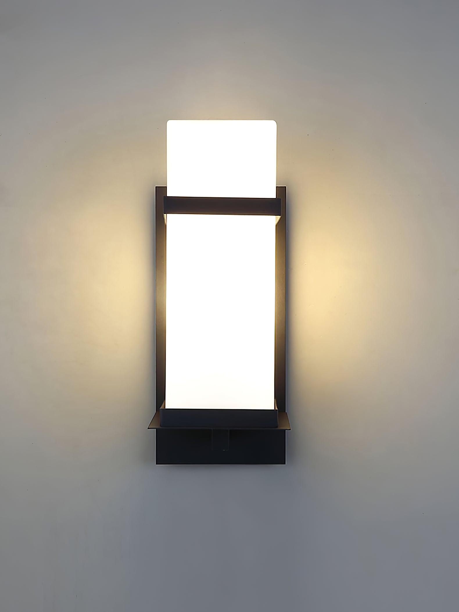 Applique murale extérieure Mcdade – cadre métal et verre, style contemporain