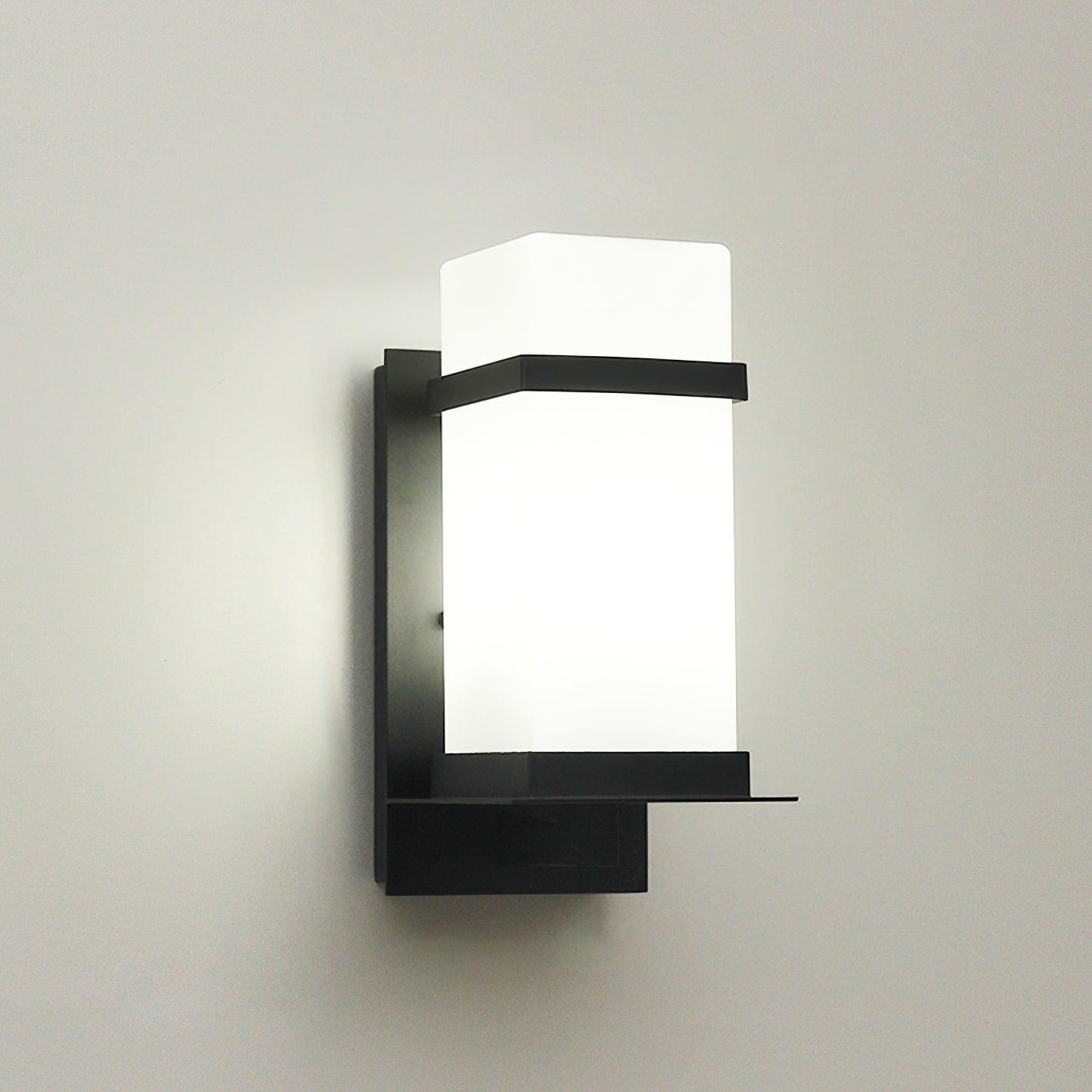 Applique murale extérieure Mcdade – cadre métal et verre, style contemporain
