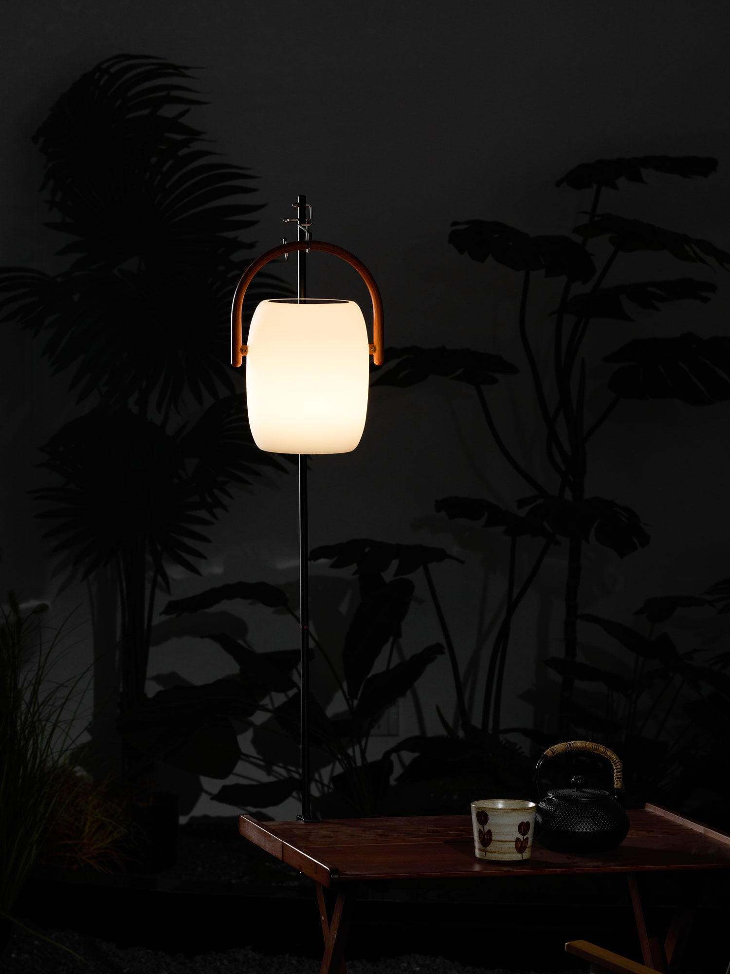 Lanterne solaire de jardin Noria – corps dépoli et poignée bois, portable