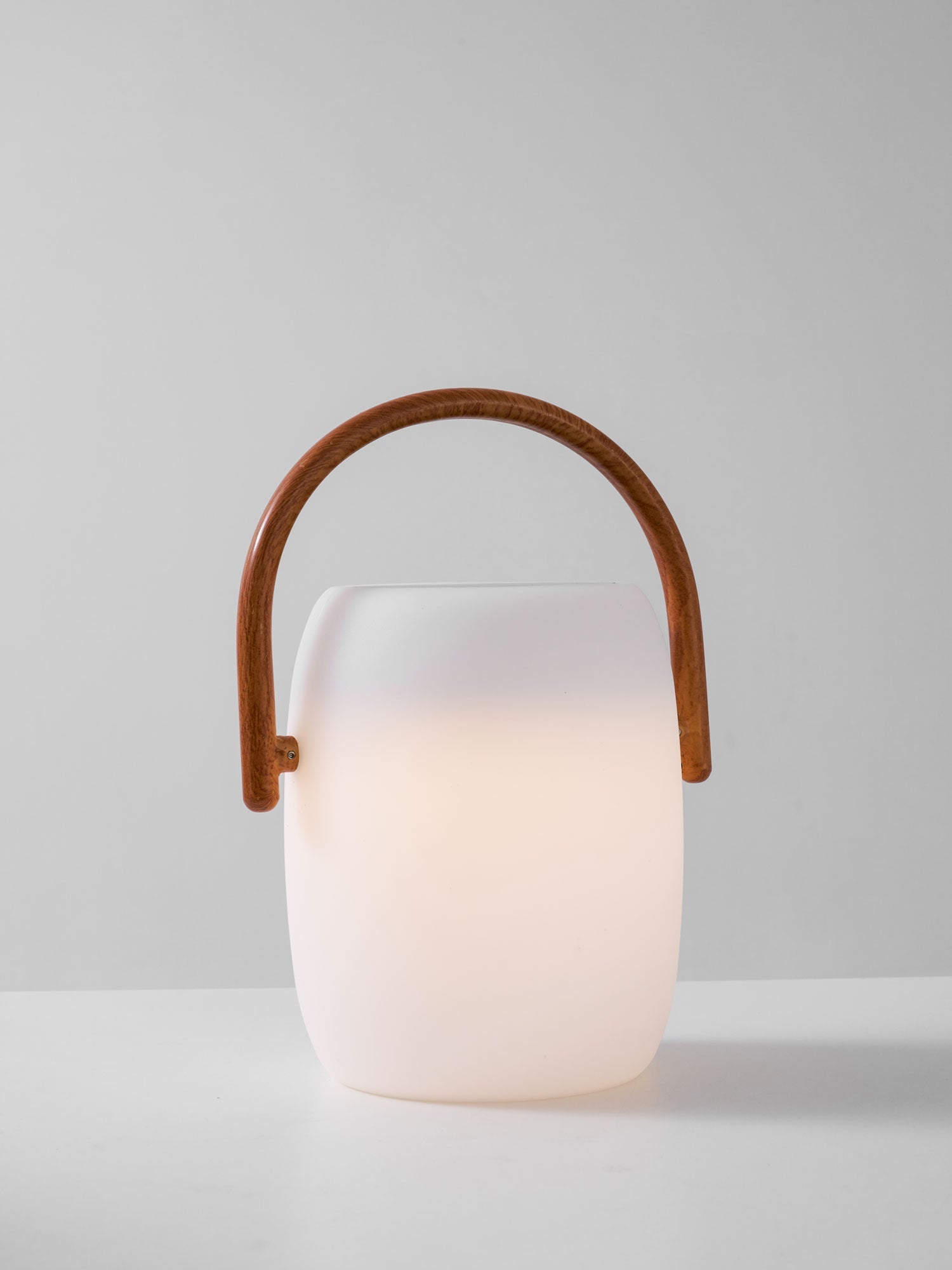 Lanterne solaire de jardin Noria – corps dépoli et poignée bois, portable