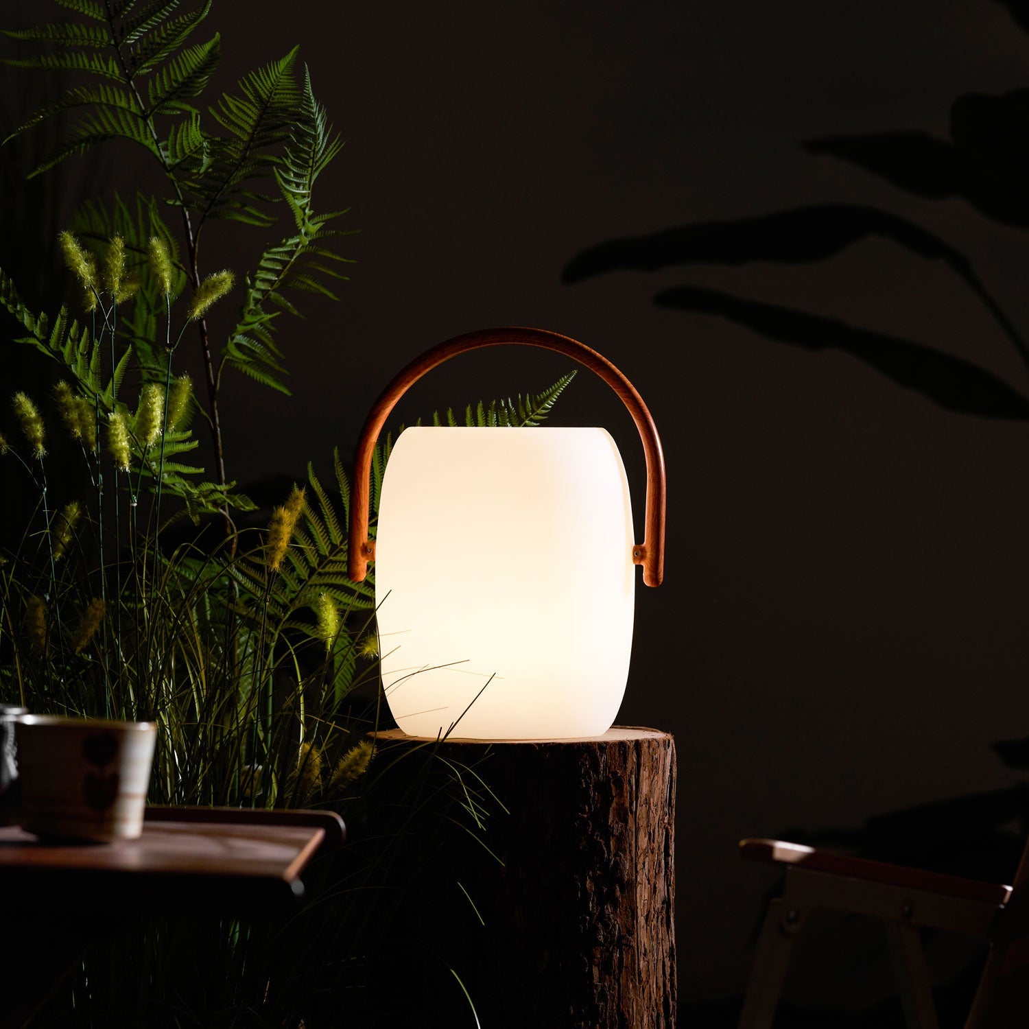 Lanterne solaire de jardin Noria – corps dépoli et poignée bois, portable
