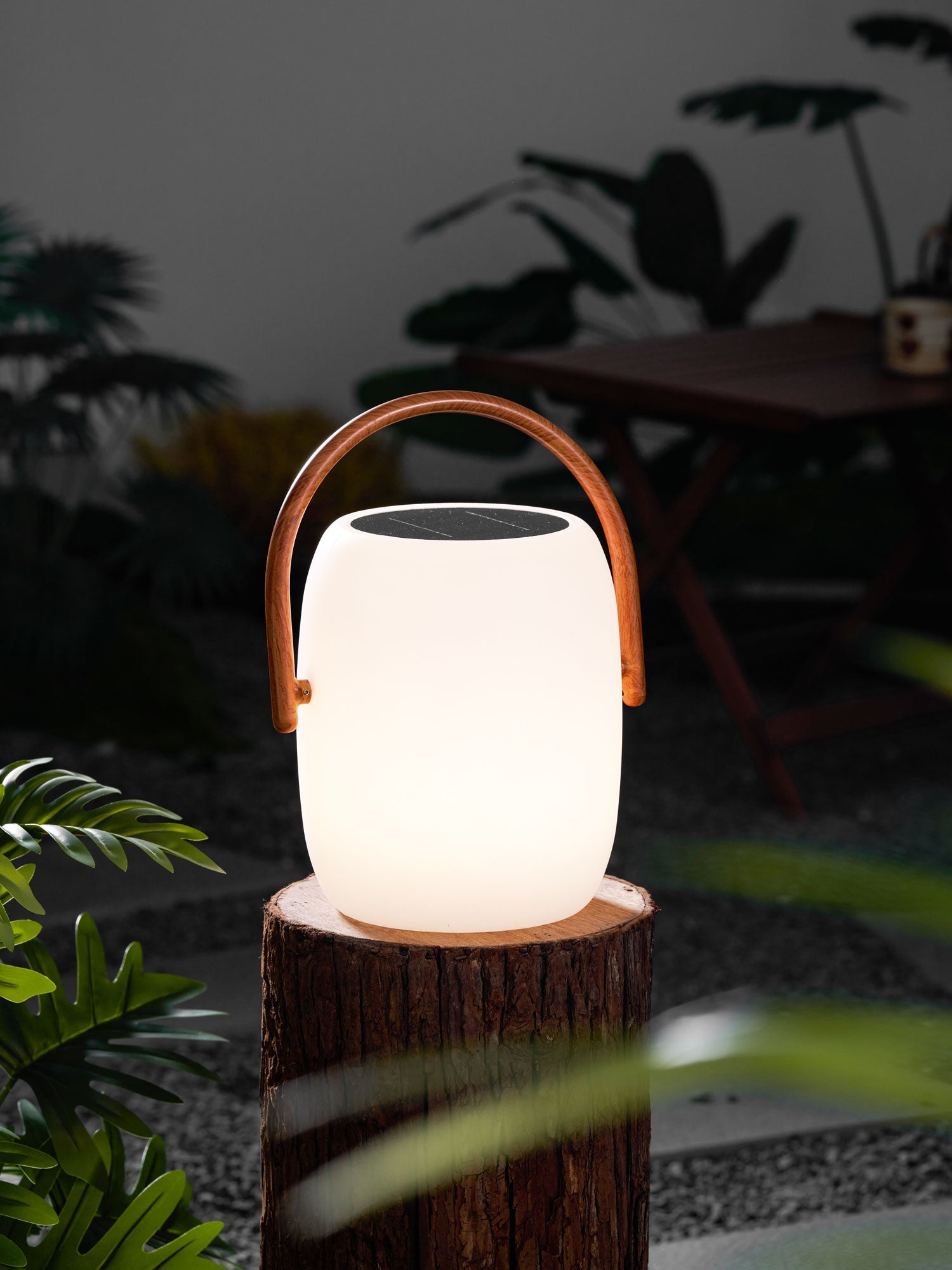 Lanterne solaire de jardin Noria – corps dépoli et poignée bois, portable