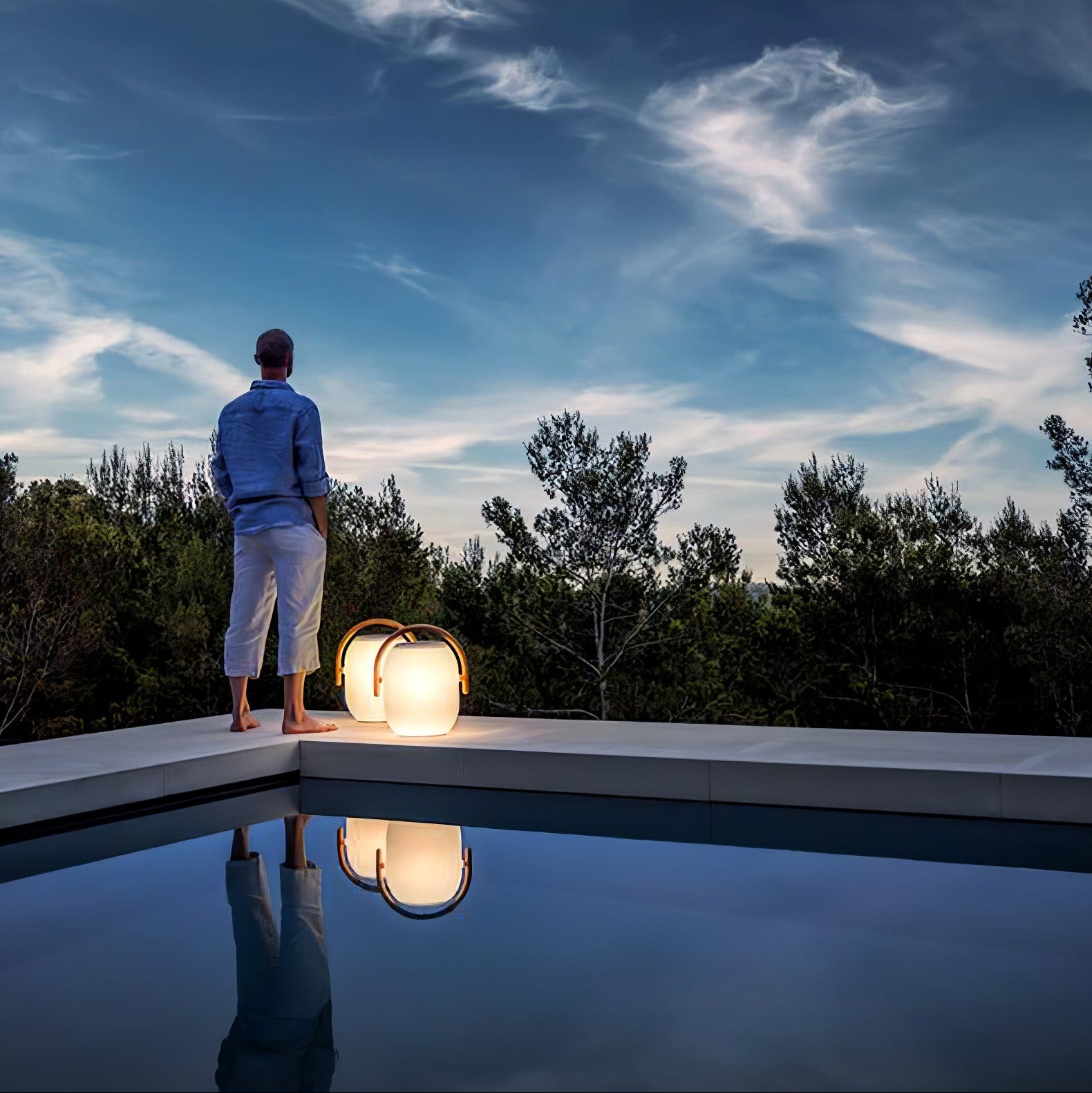 Lanterne solaire de jardin Noria – corps dépoli et poignée bois, portable