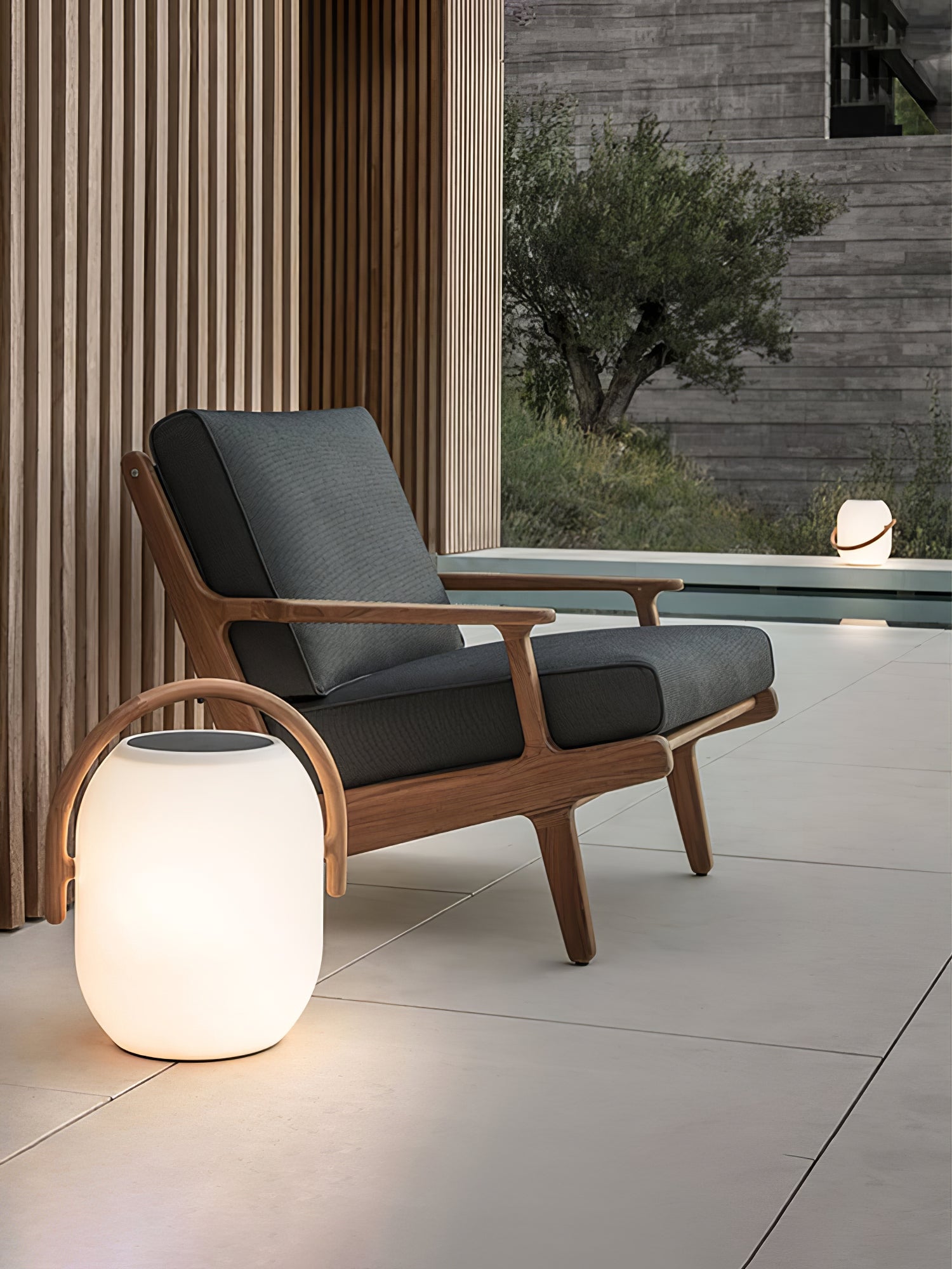 Lanterne solaire de jardin Noria – corps dépoli et poignée bois, portable