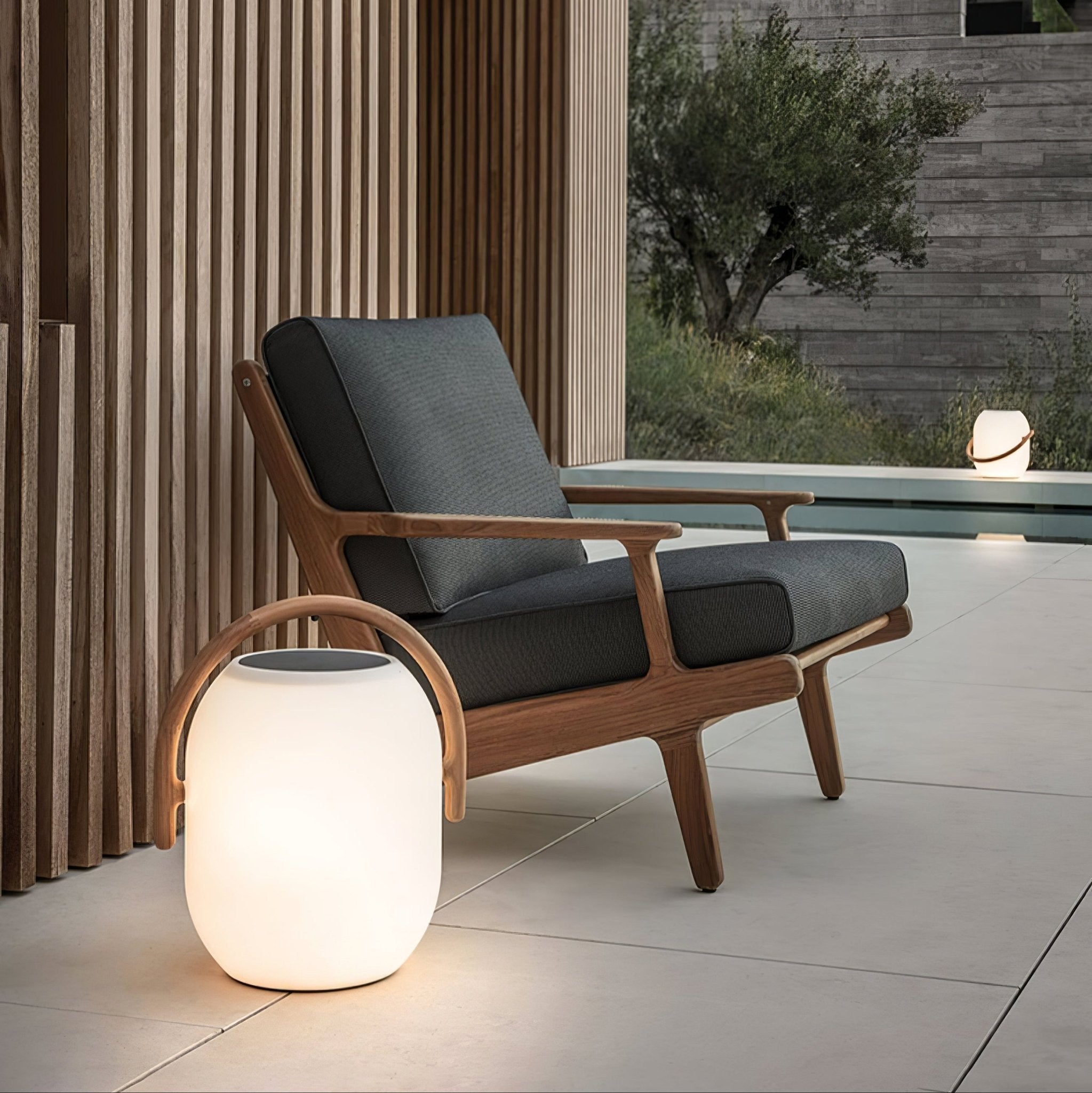 Lanterne solaire de jardin Noria – corps dépoli et poignée bois, portable