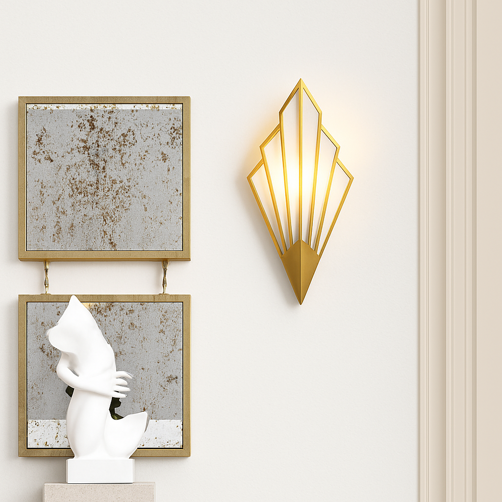 Applique murale triangulaire LED en métal coloré – design géométrique