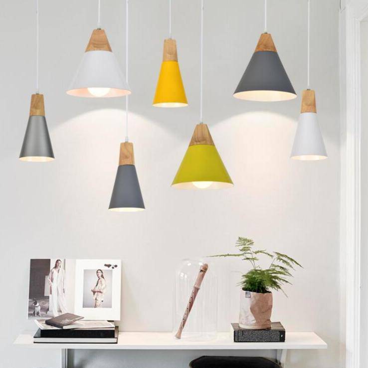 Suspension conique en bois et aluminium – style vintage intemporel