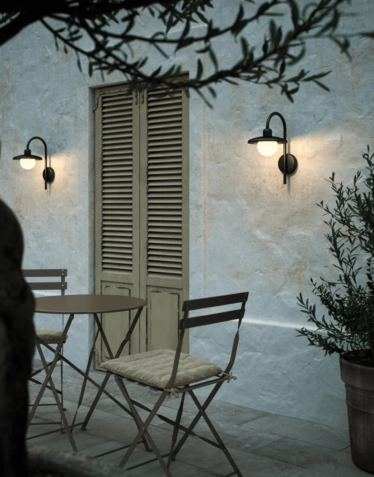 Applique murale extérieure Luminara – globe opalin, bras courbé, résistante aux intempéries