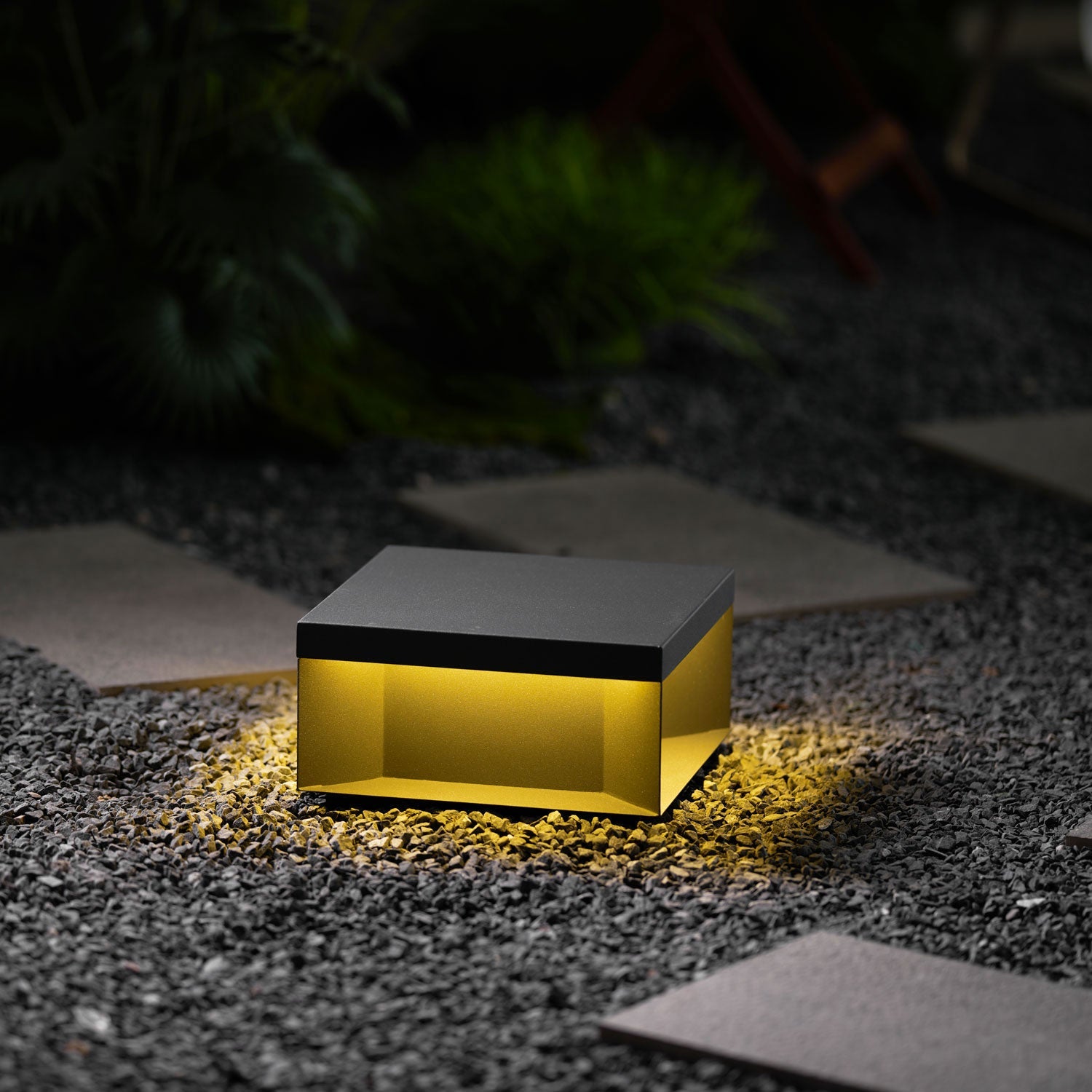Borne de jardin LED en métal sablé – imperméable IP65, filaire ou solaire