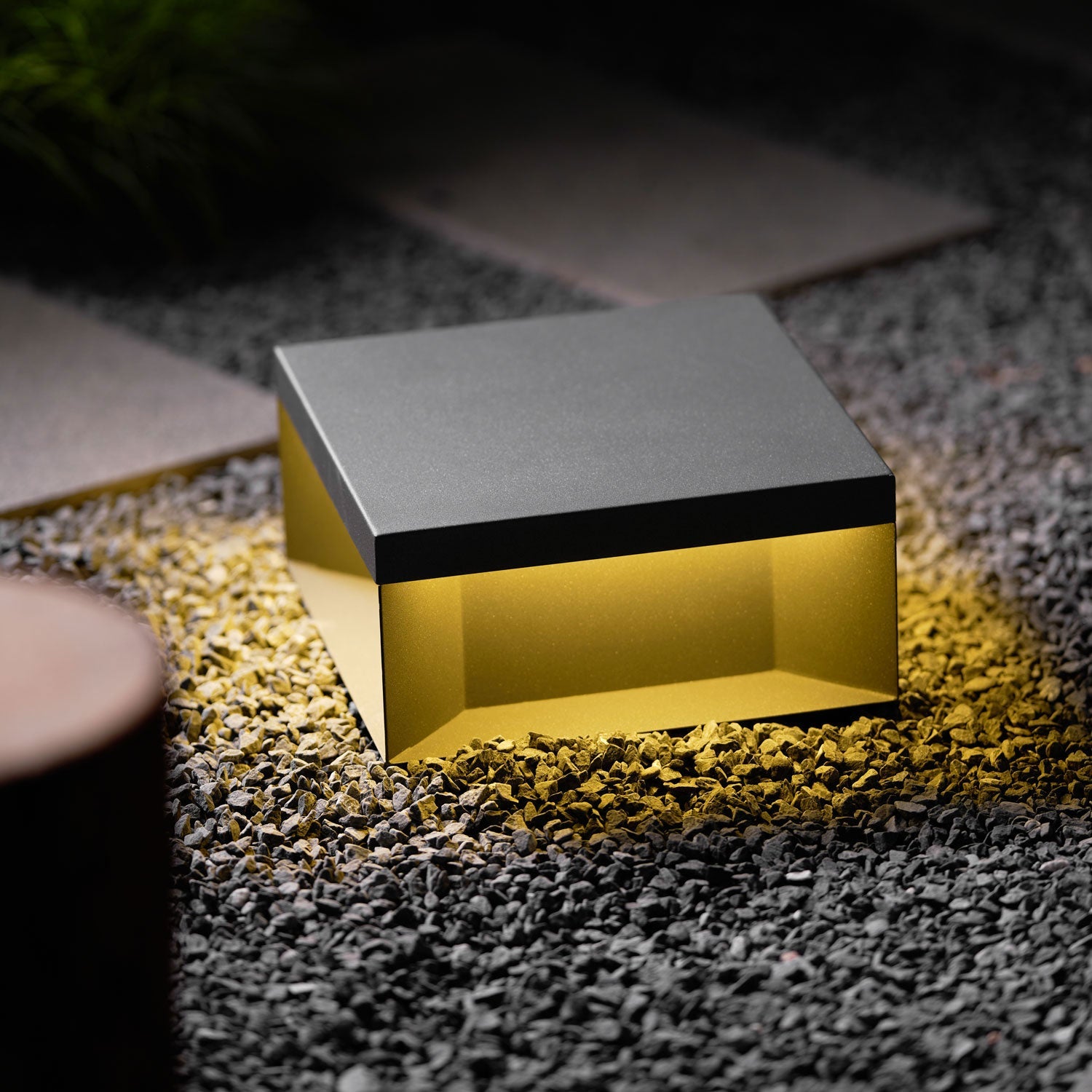 Borne de jardin LED en métal sablé – imperméable IP65, filaire ou solaire