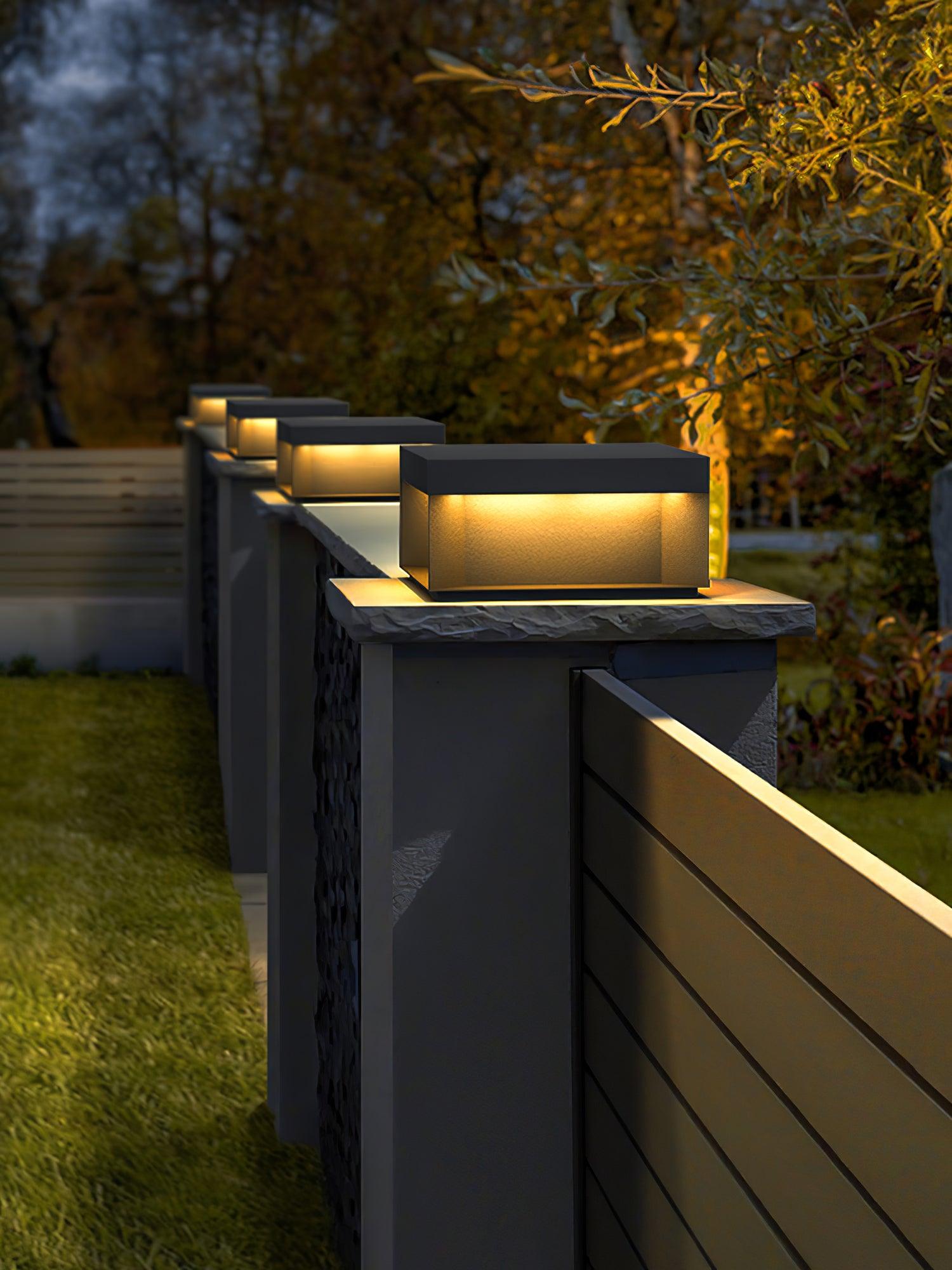 Borne de jardin LED en métal sablé – imperméable IP65, filaire ou solaire