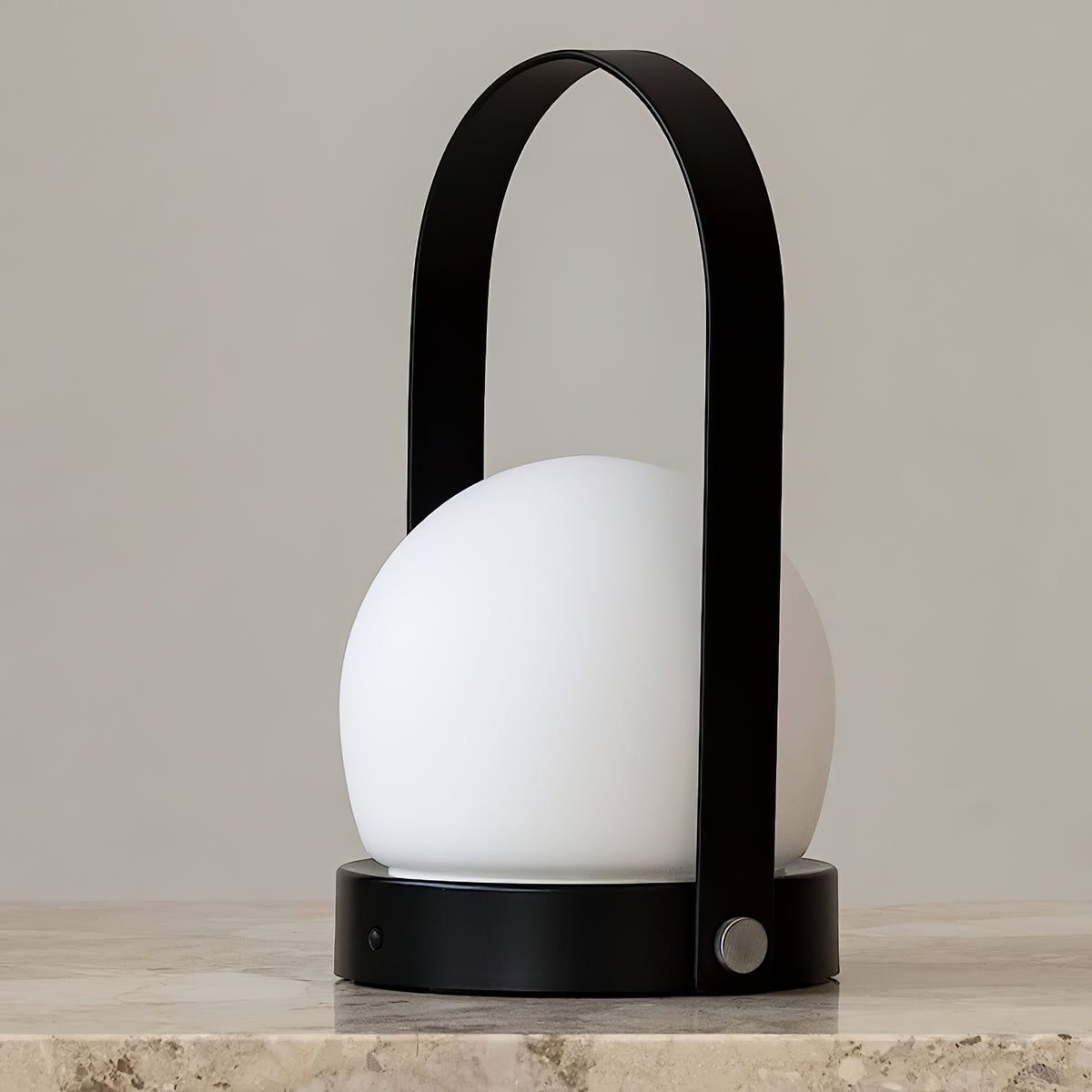 Lampe de table rechargeable sans fil Carrie – lumière chaude, nomade