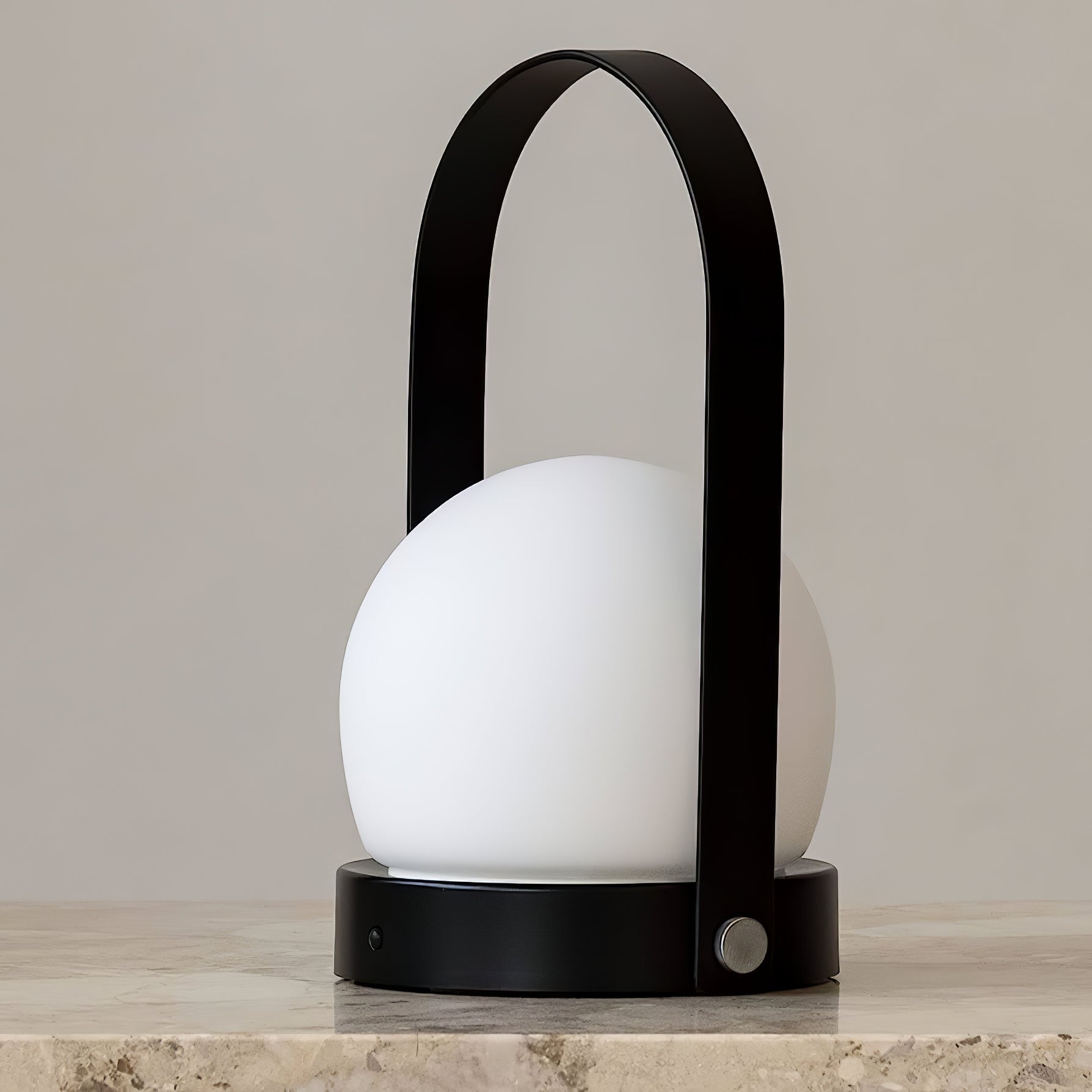 Lampe de table rechargeable sans fil Carrie – lumière chaude, nomade