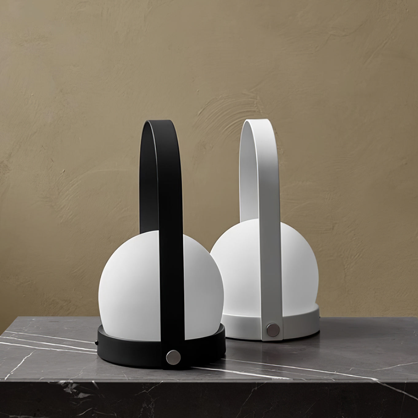 Lampe de table rechargeable sans fil Carrie – lumière chaude, nomade
