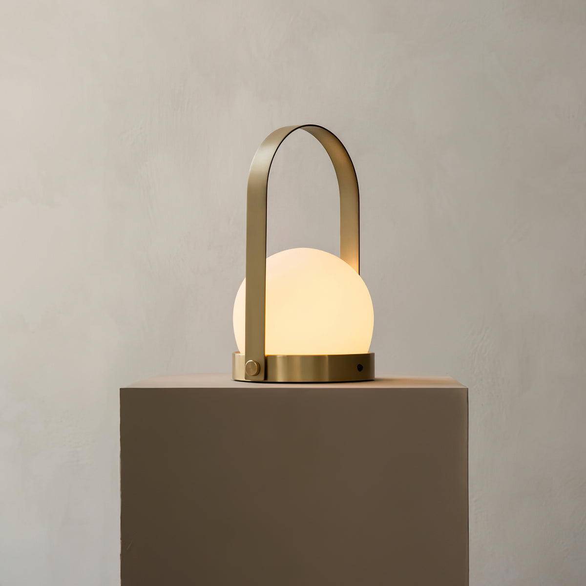 Lampe de table rechargeable sans fil Carrie – lumière chaude, nomade