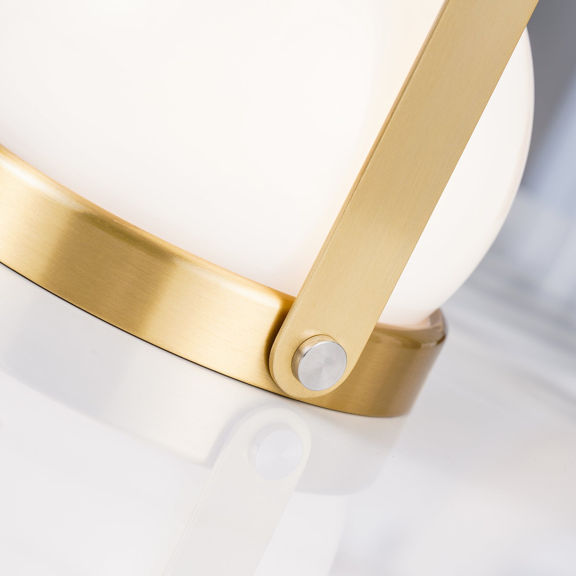 Lampe de table rechargeable sans fil Carrie – lumière chaude, nomade