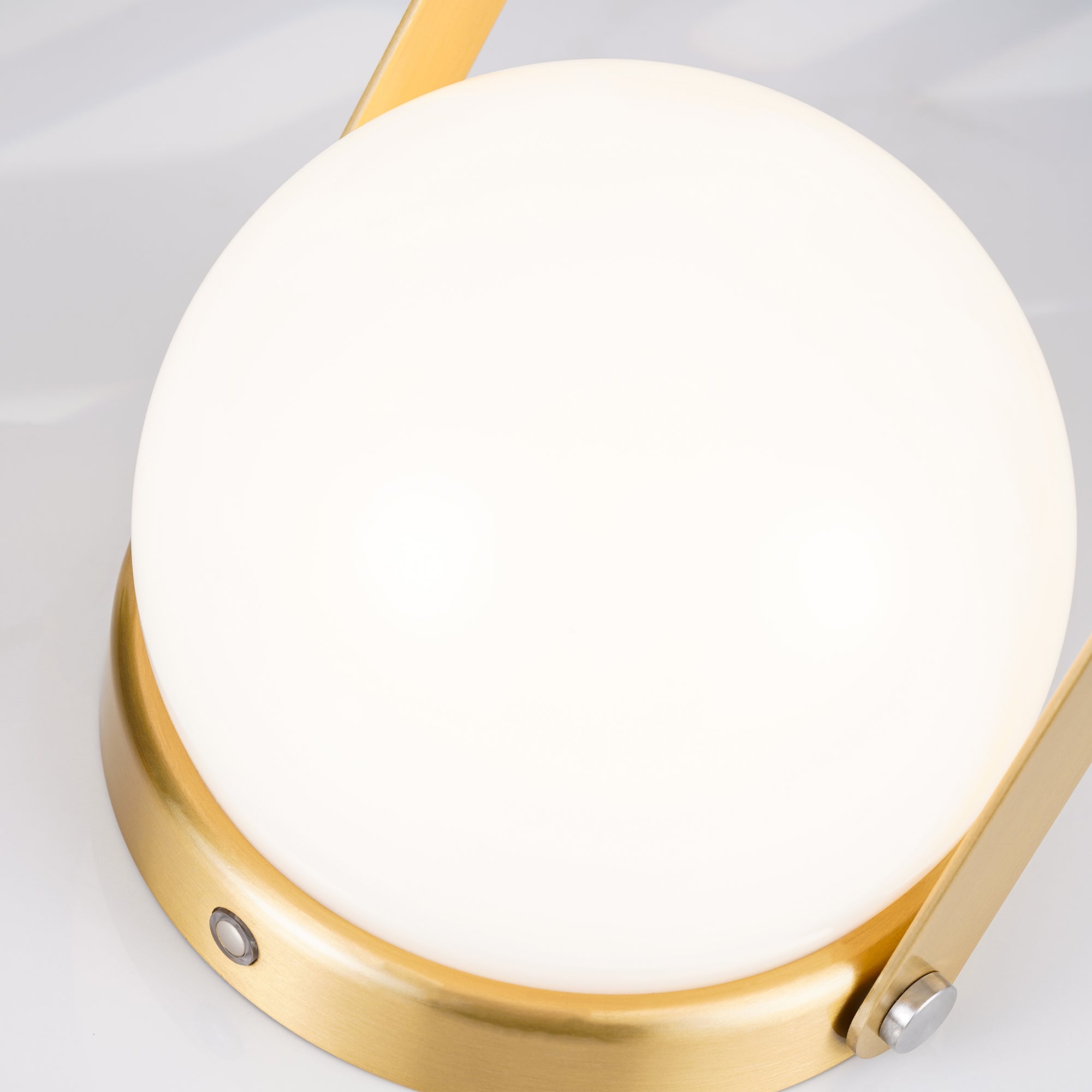 Lampe de table rechargeable sans fil Carrie – lumière chaude, nomade
