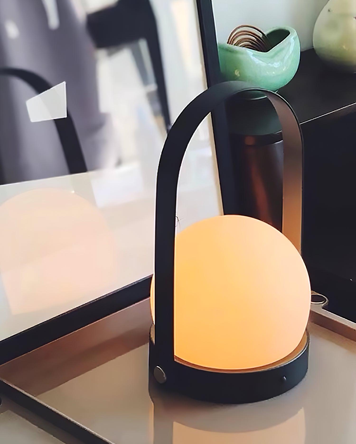Lampe de table rechargeable sans fil Carrie – lumière chaude, nomade