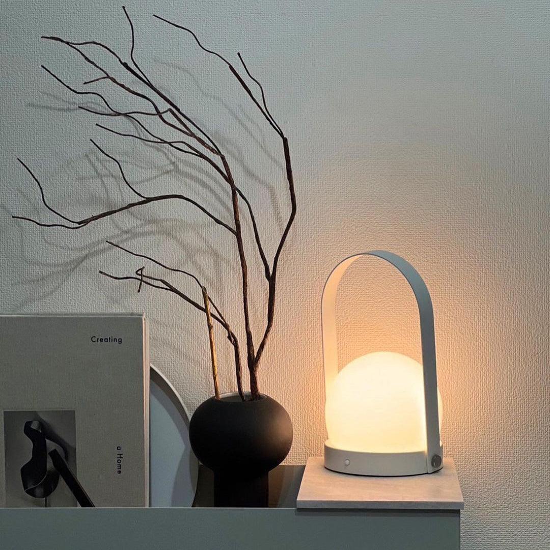 Lampe de table rechargeable sans fil Carrie – lumière chaude, nomade