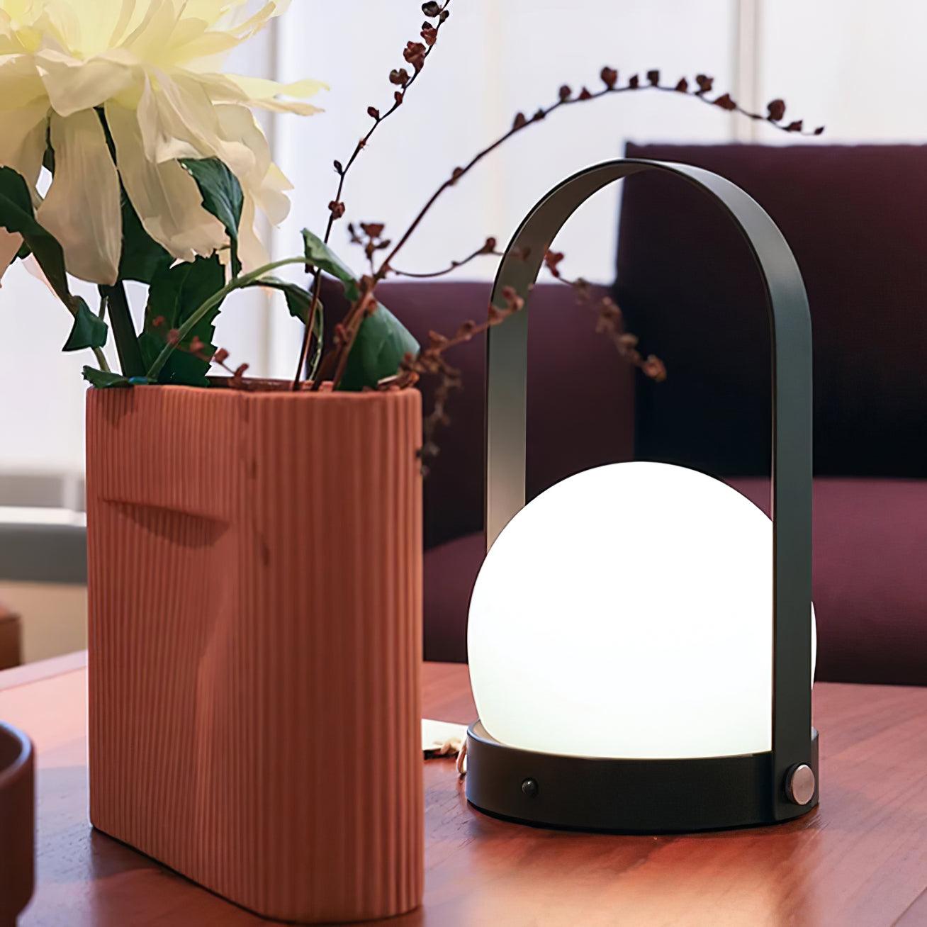 Lampe de table rechargeable sans fil Carrie – lumière chaude, nomade