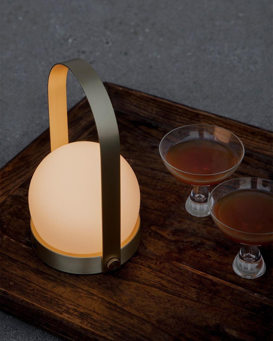 Lampe de table rechargeable sans fil Carrie – lumière chaude, nomade