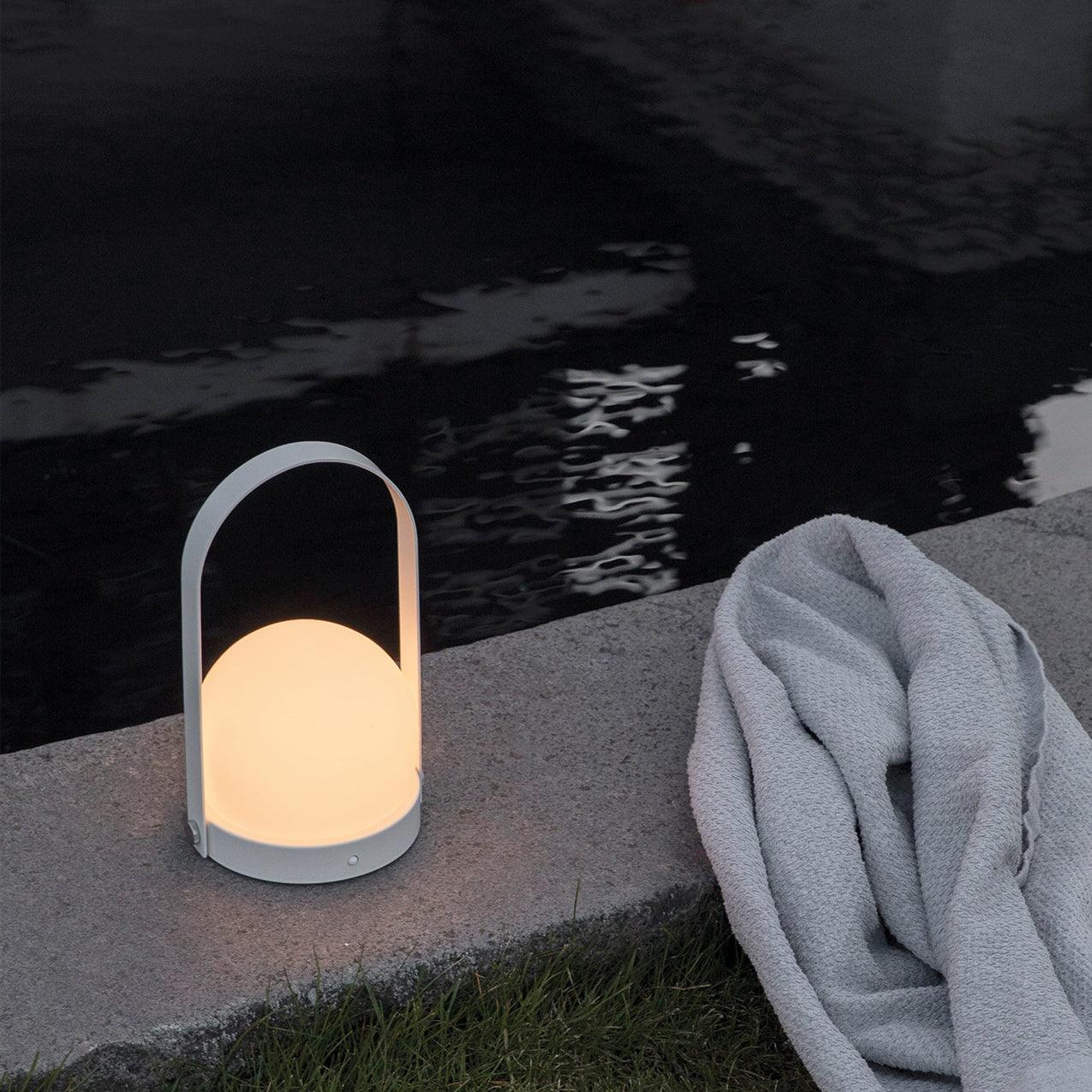 Lampe de table rechargeable sans fil Carrie – lumière chaude, nomade