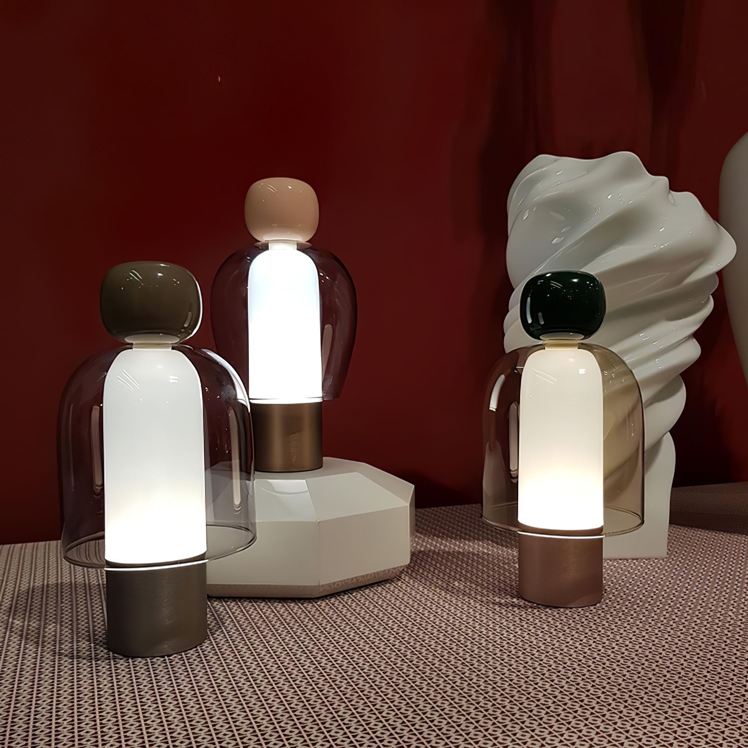 Lampe de table rechargeable en verre coloré Lumina Joy – design minimaliste