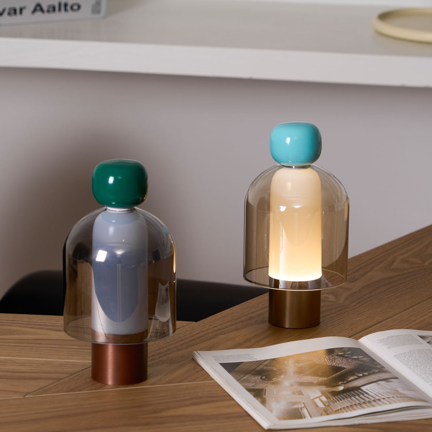 Lampe de table rechargeable en verre coloré Lumina Joy – design minimaliste