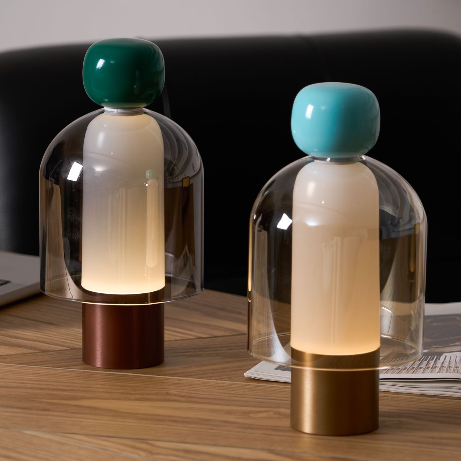 Lampe de table rechargeable en verre coloré Lumina Joy – design minimaliste
