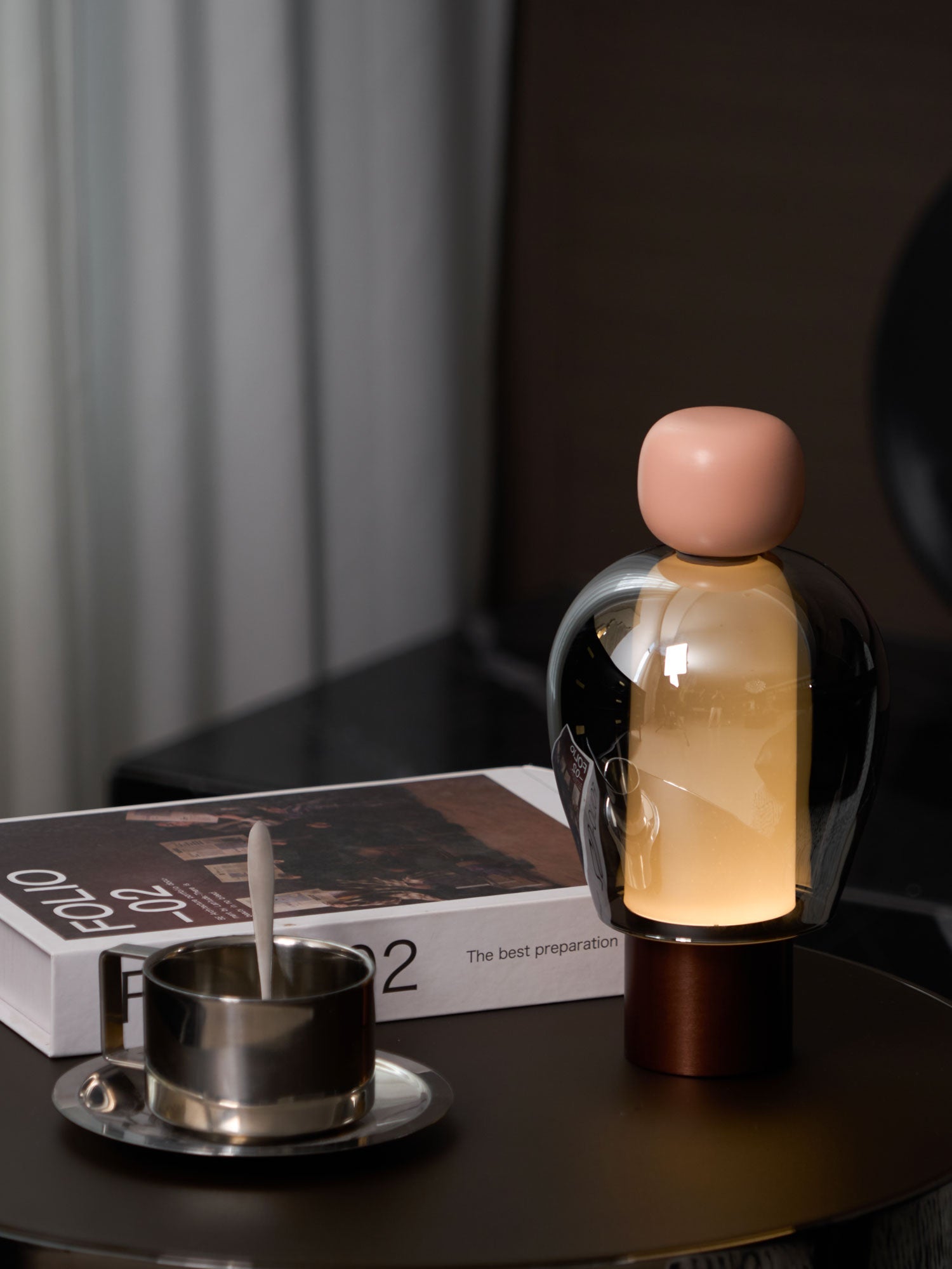 Lampe de table rechargeable en verre coloré Lumina Joy – design minimaliste
