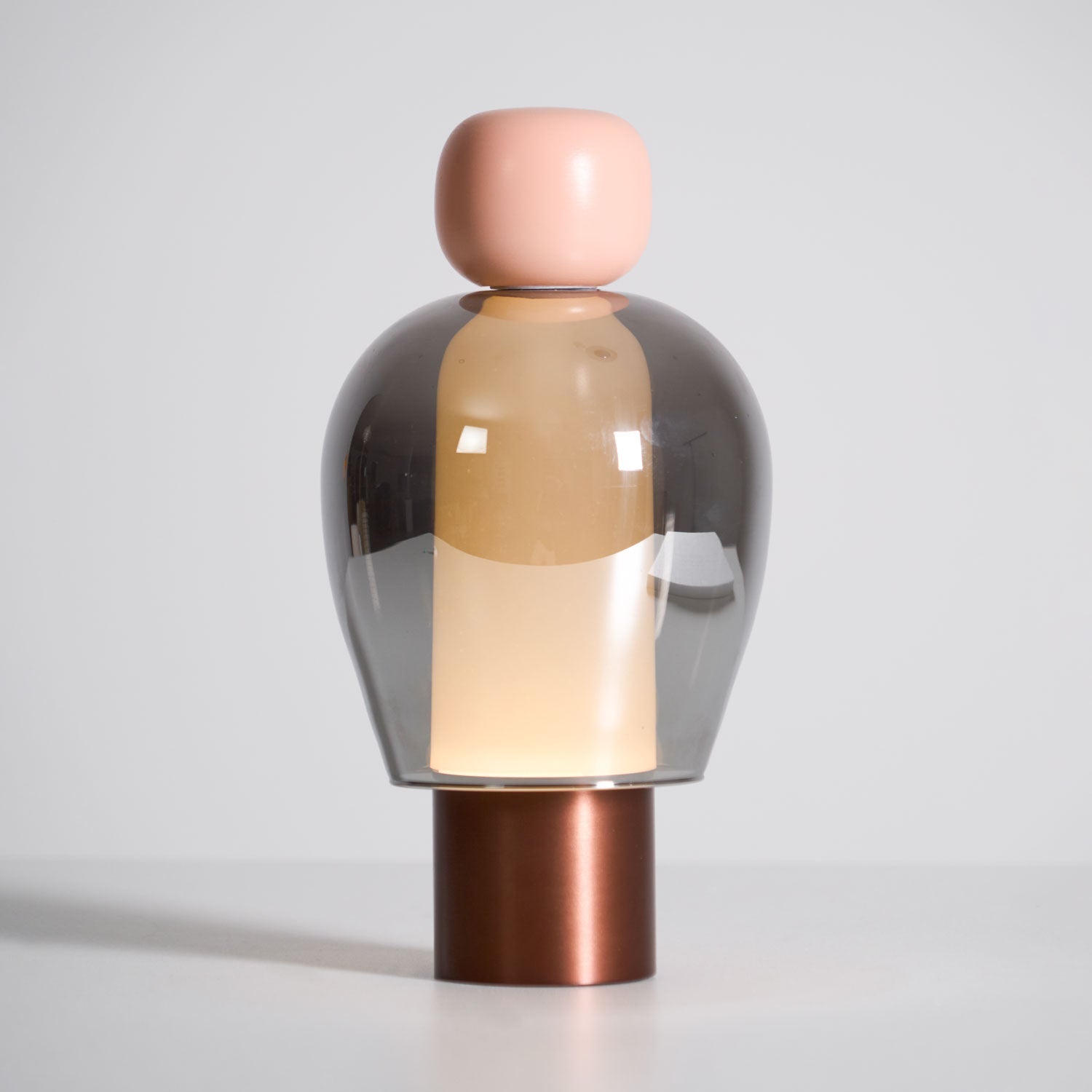 Lampe de table rechargeable en verre coloré Lumina Joy – design minimaliste