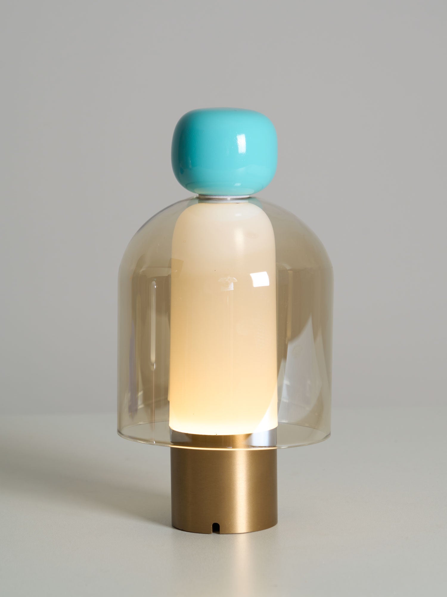 Lampe de table rechargeable en verre coloré Lumina Joy – design minimaliste