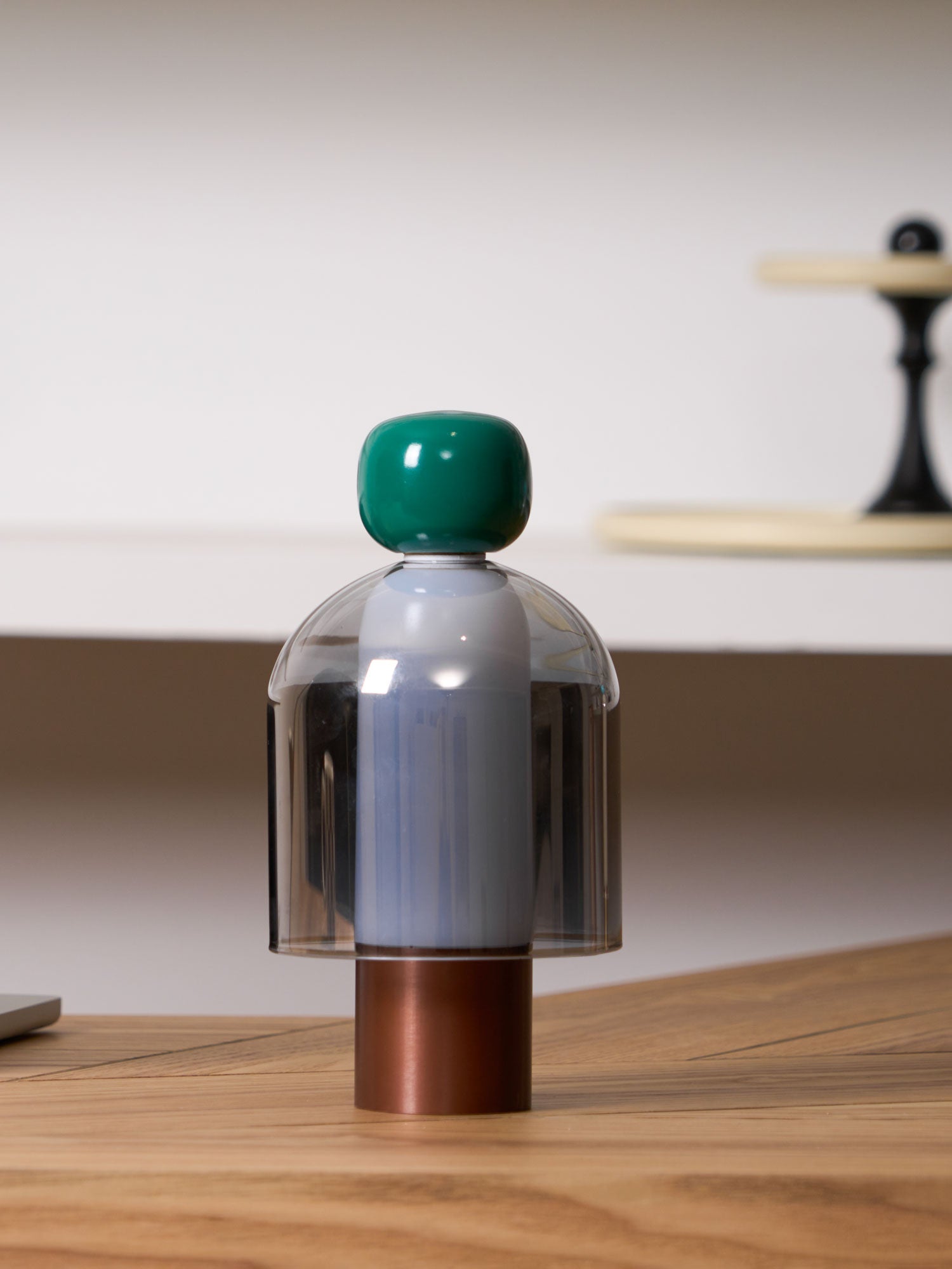 Lampe de table rechargeable en verre coloré Lumina Joy – design minimaliste