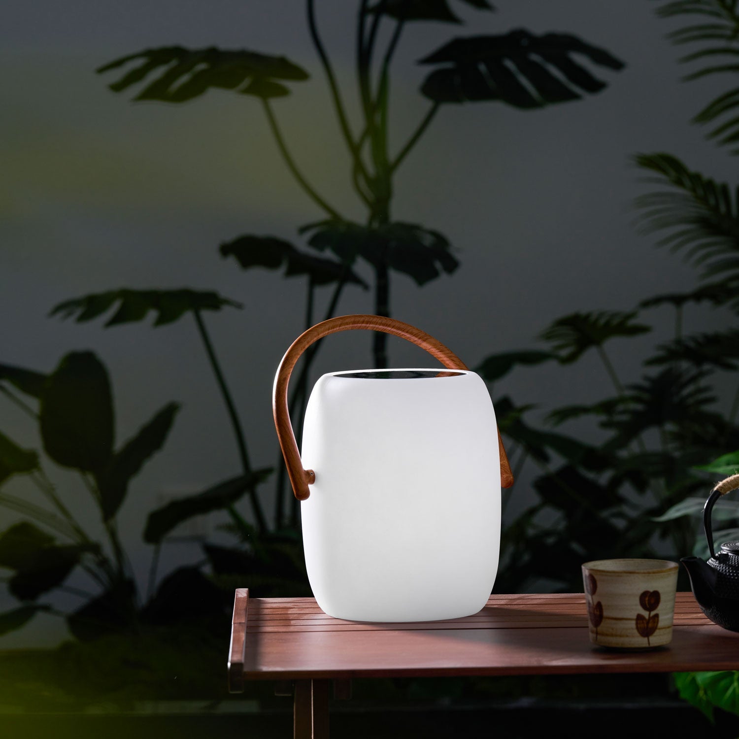 Lanterne solaire de jardin Noria – corps dépoli et poignée bois, portable