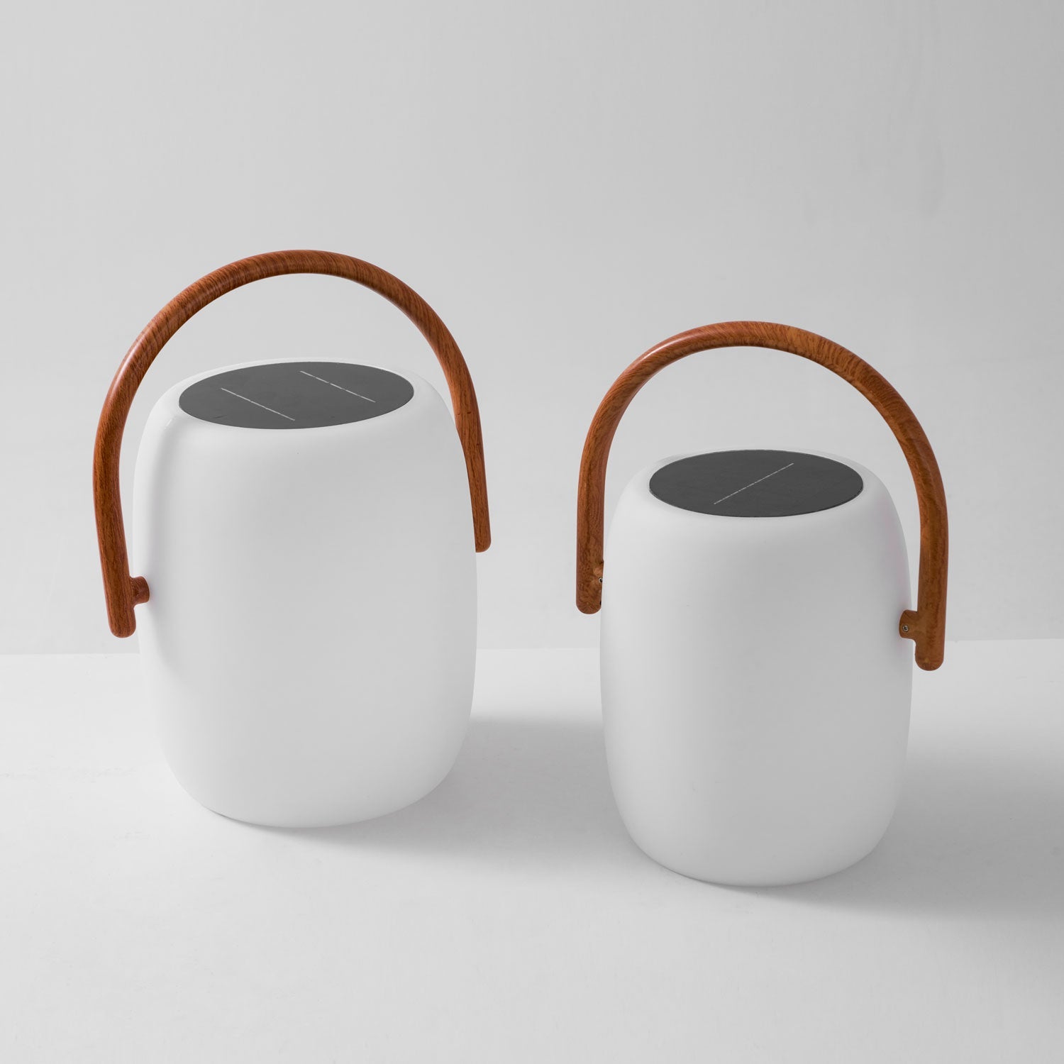 Lanterne solaire de jardin Noria – corps dépoli et poignée bois, portable