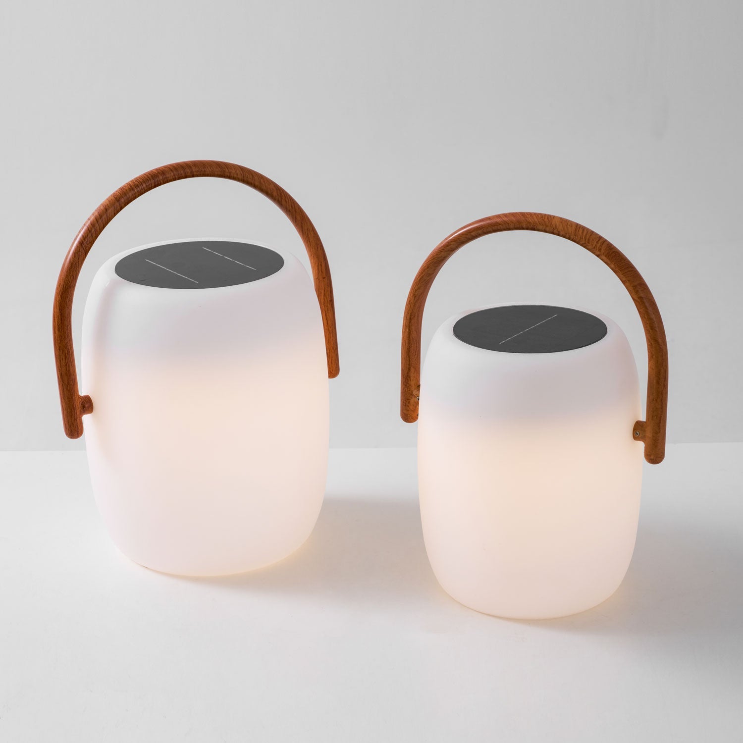 Lanterne solaire de jardin Noria – corps dépoli et poignée bois, portable