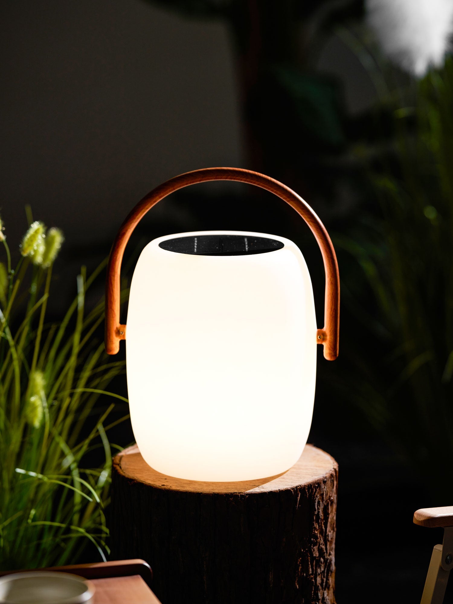 Lanterne solaire de jardin Noria – corps dépoli et poignée bois, portable