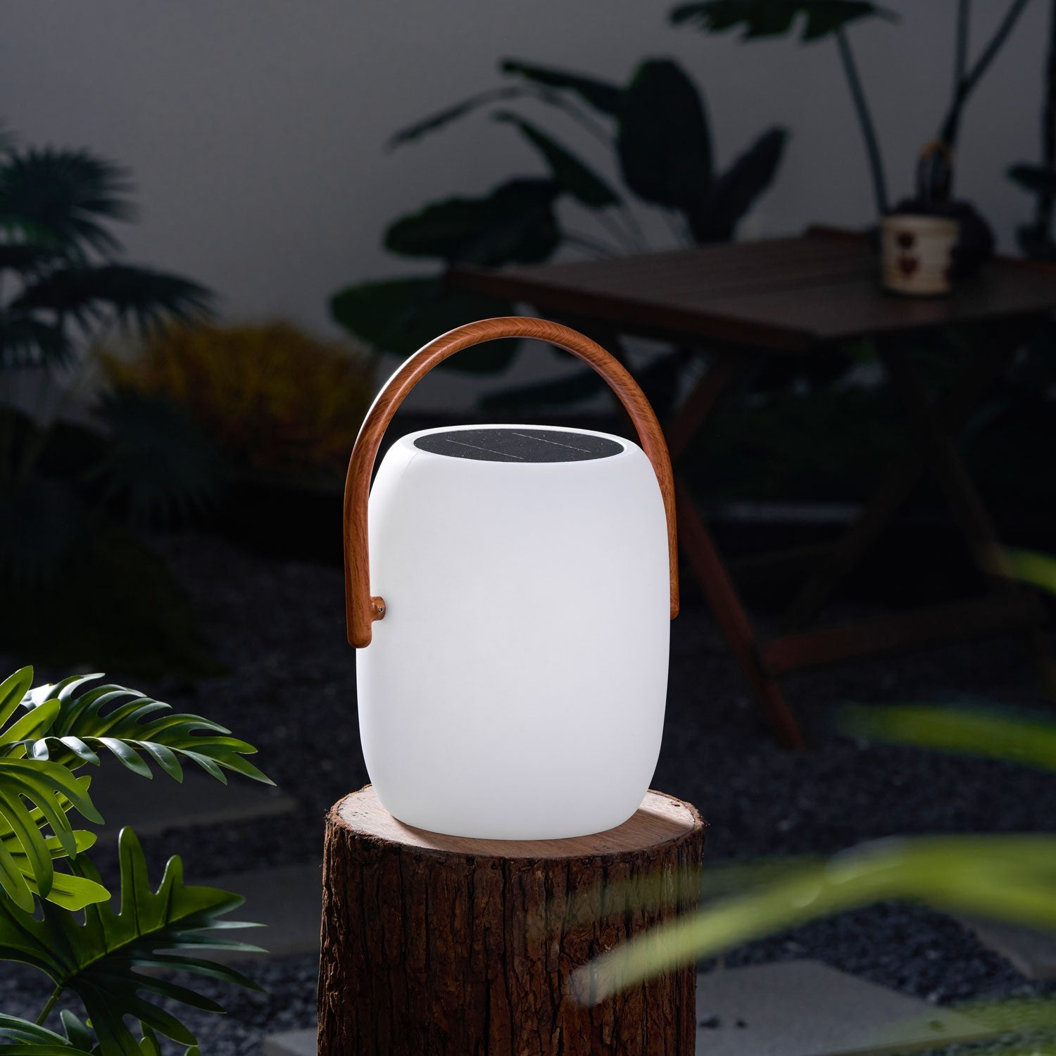 Lanterne solaire de jardin Noria – corps dépoli et poignée bois, portable