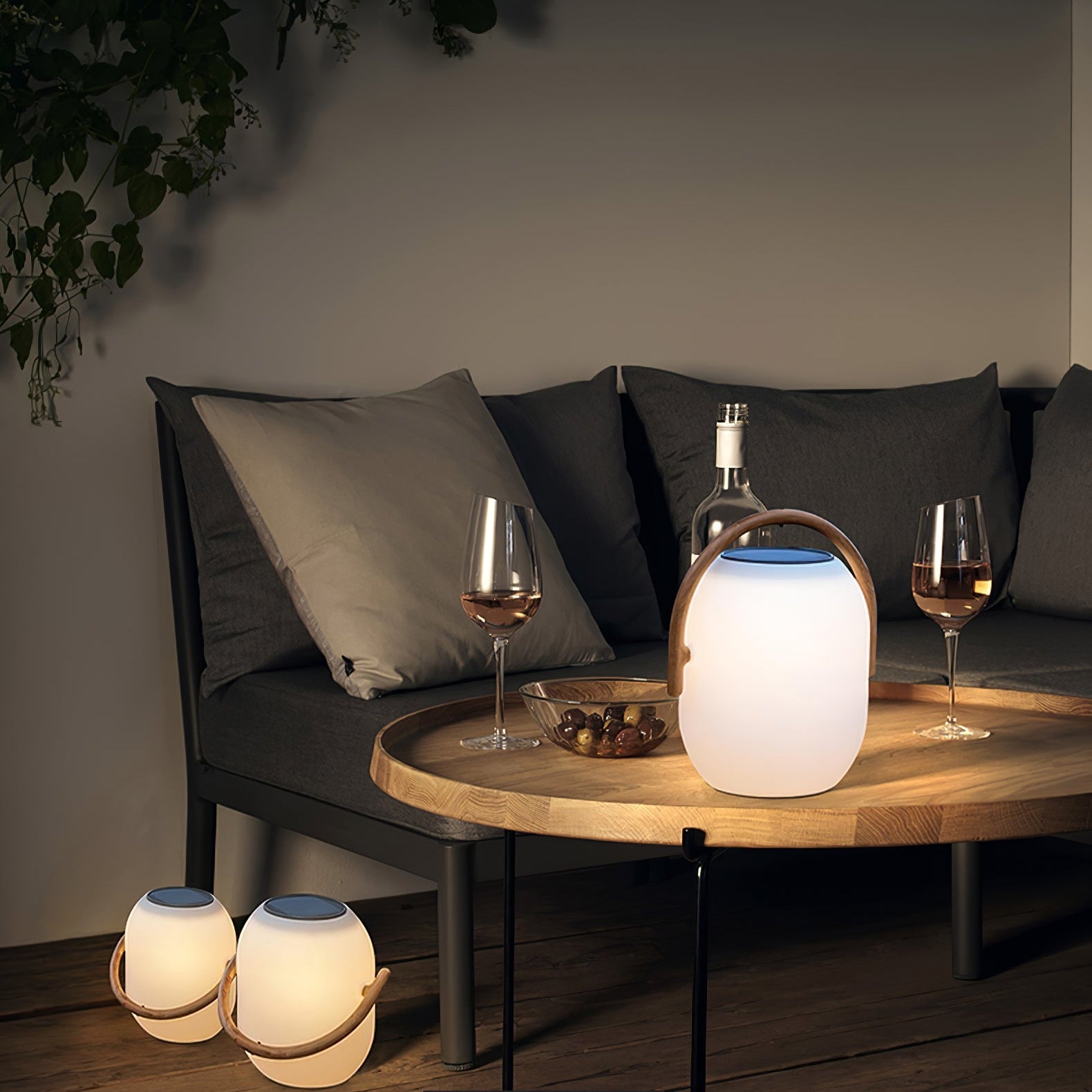 Lanterne solaire de jardin Noria – corps dépoli et poignée bois, portable