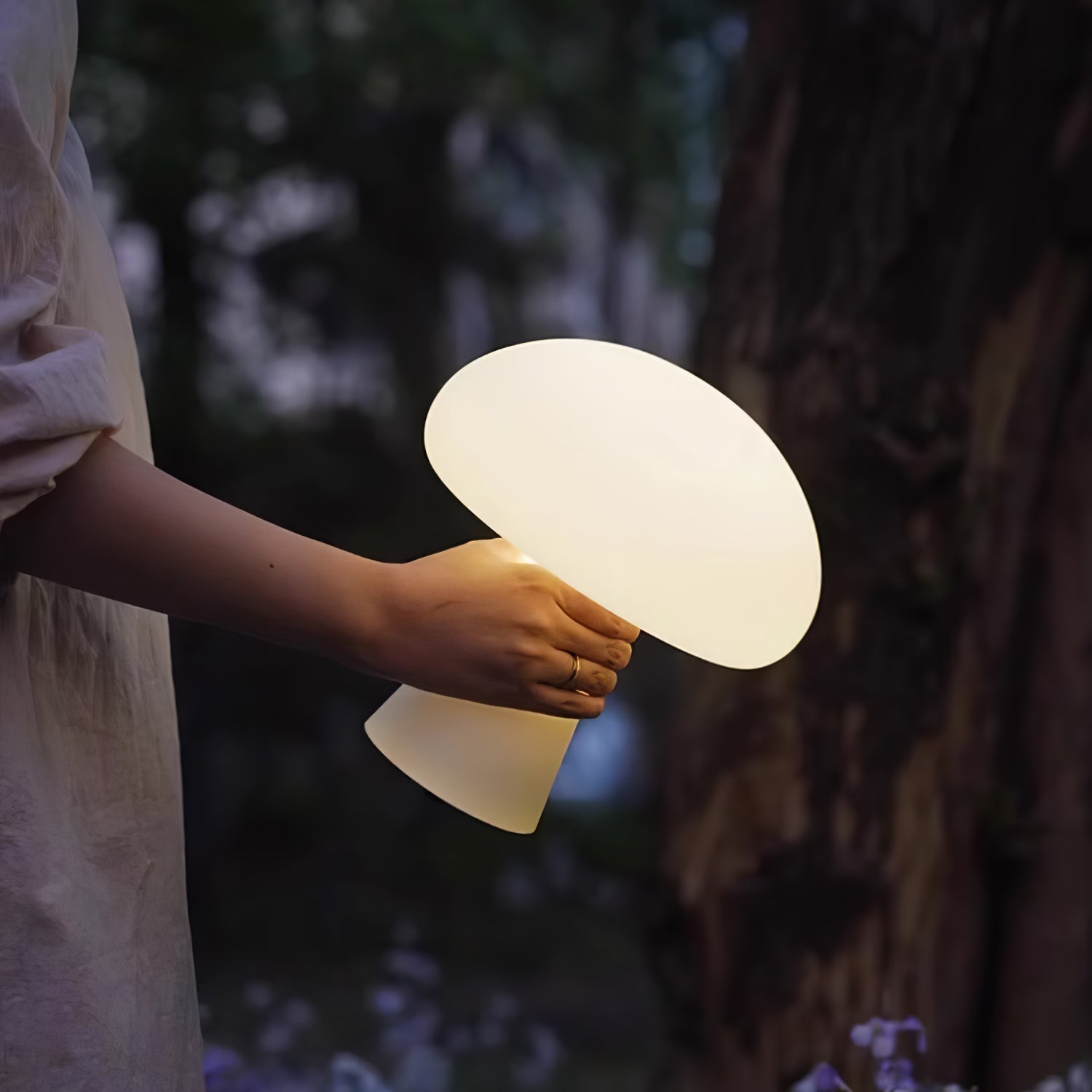 Lampe de table rechargeable design futuriste Obello – intérieur et extérieur